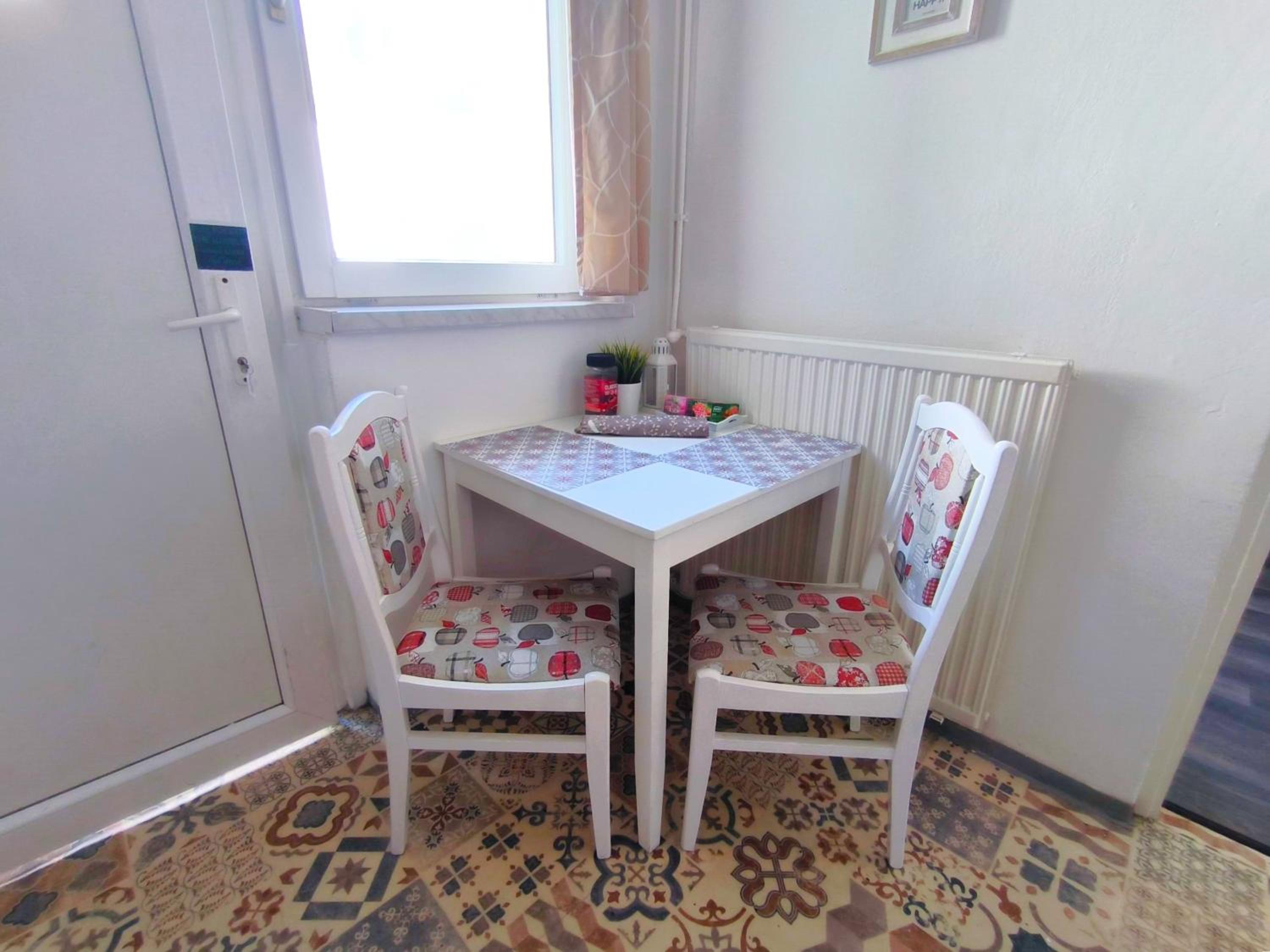 One-Bedroom Apartment with Terrace - Photo 4