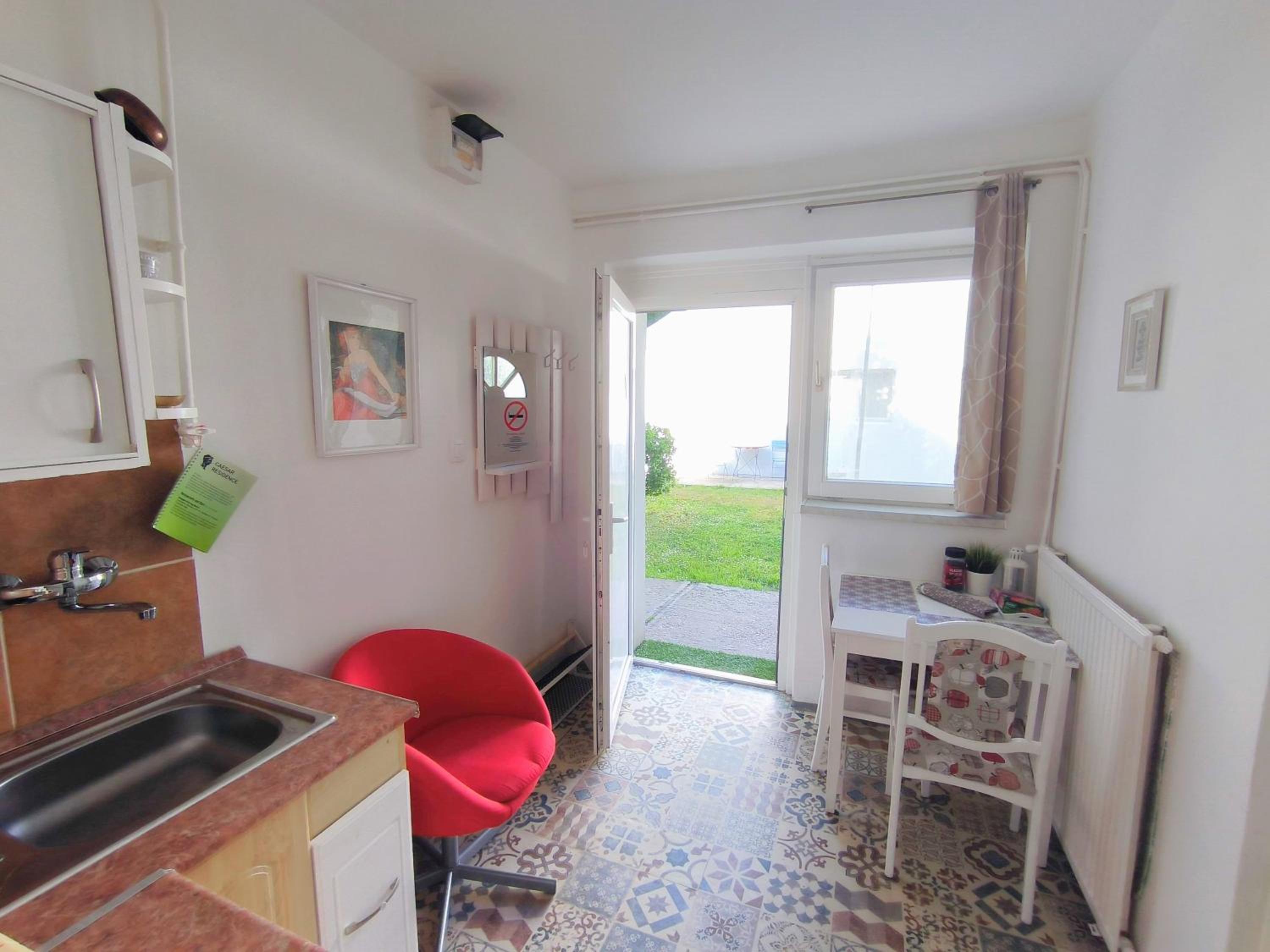 One-Bedroom Apartment with Terrace - Photo 3