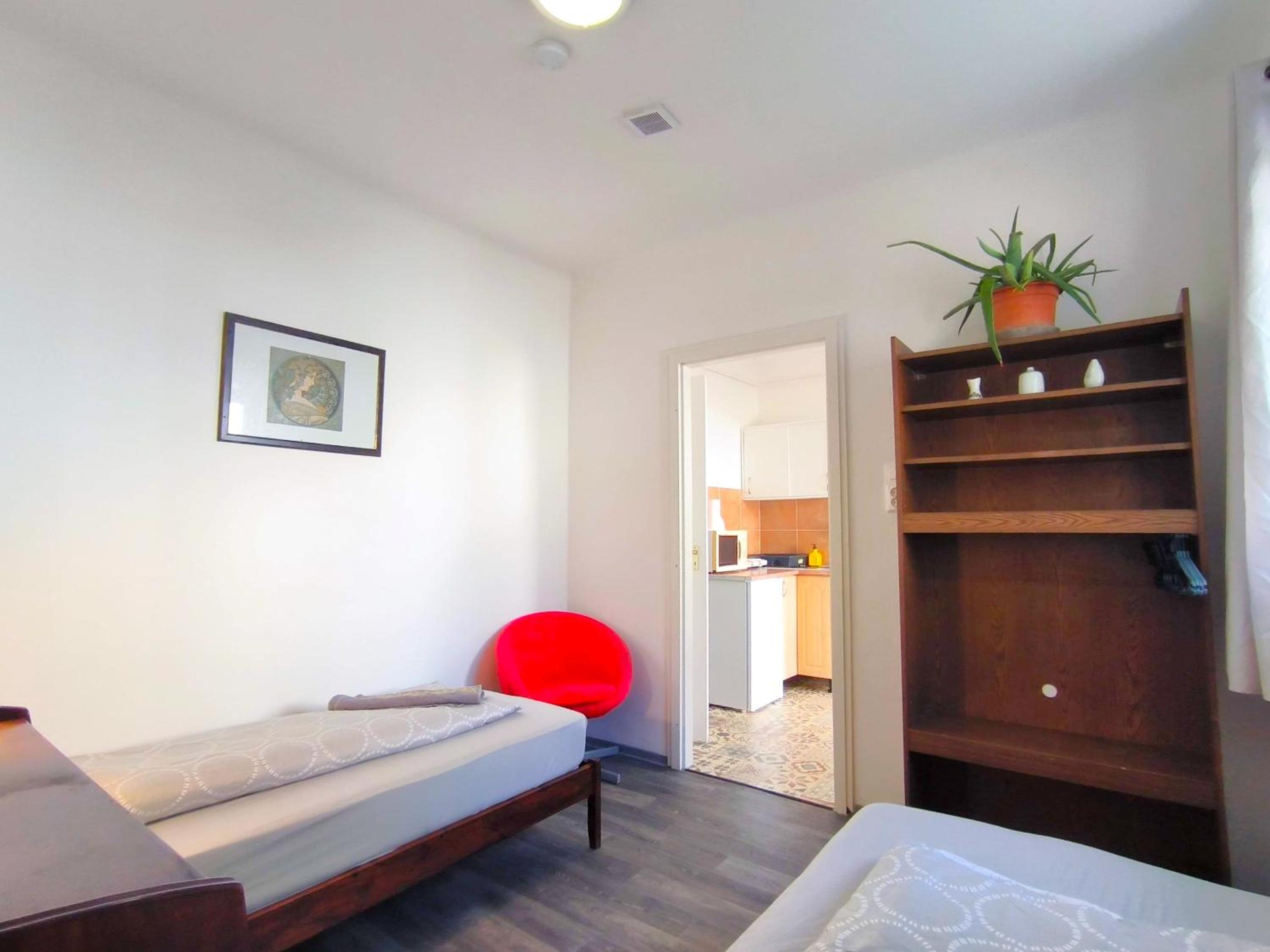 One-Bedroom Apartment with Terrace - Photo 2