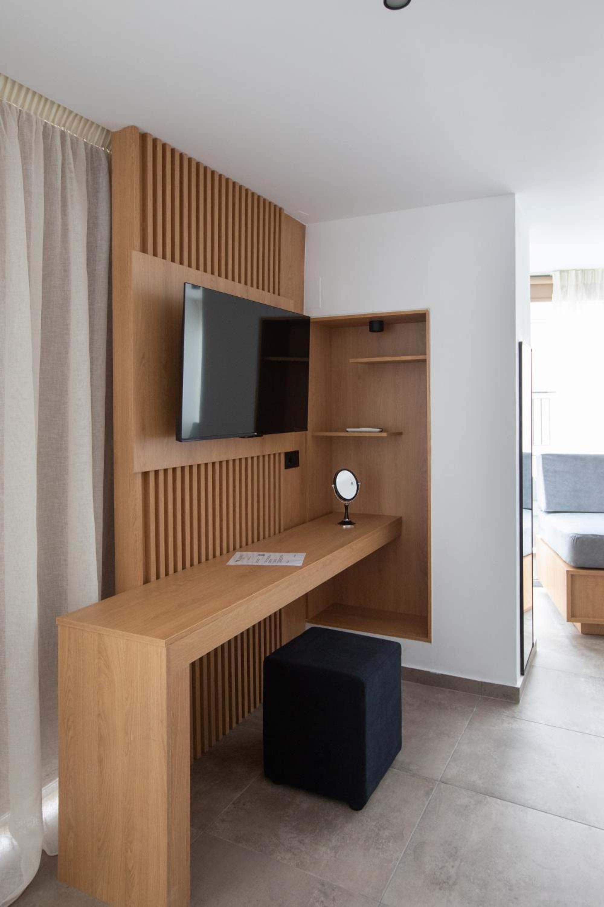 Suite with Balcony - Photo 25