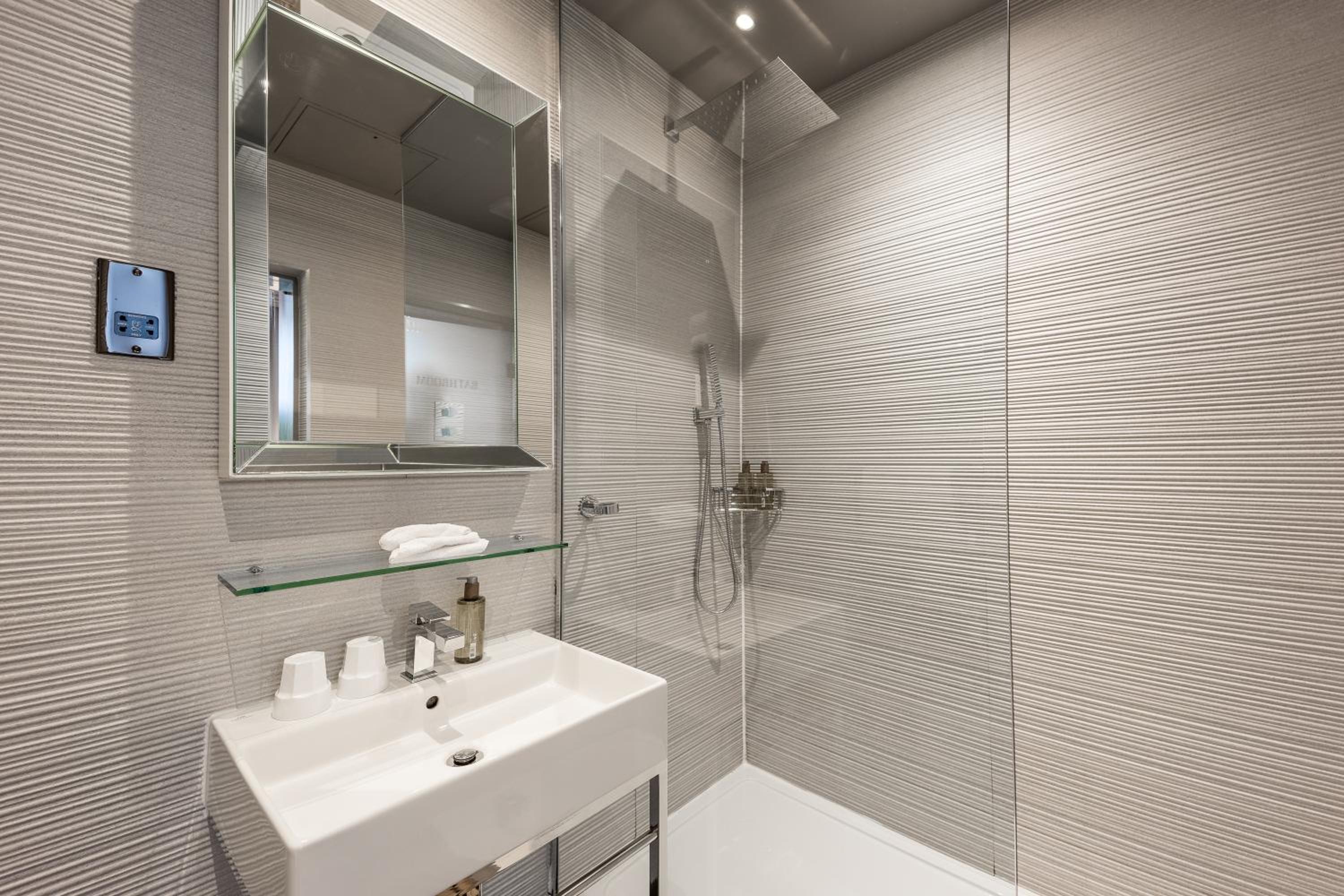Classic Double Room - Photo 10