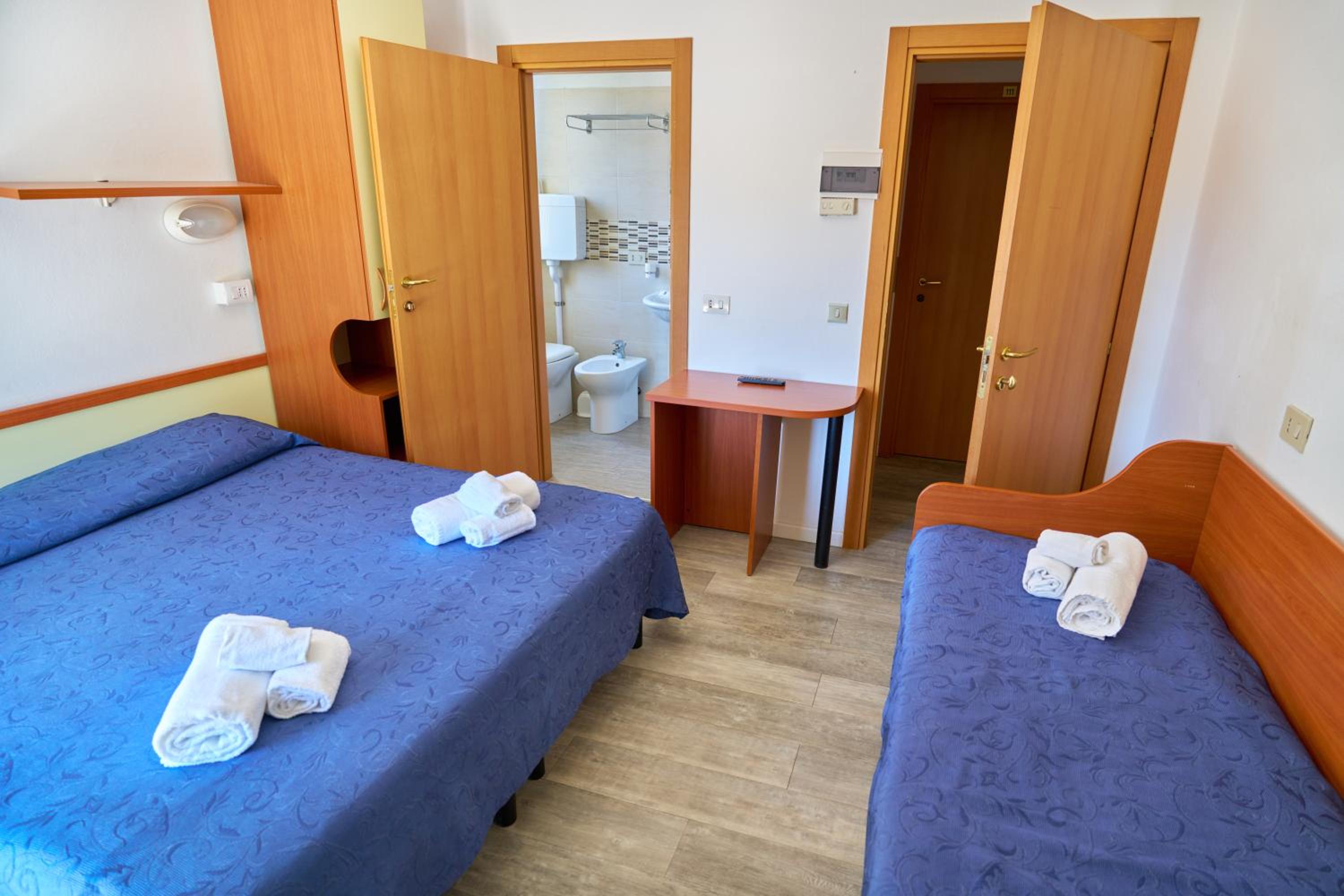 Triple Room With Private Bathroom photo 3