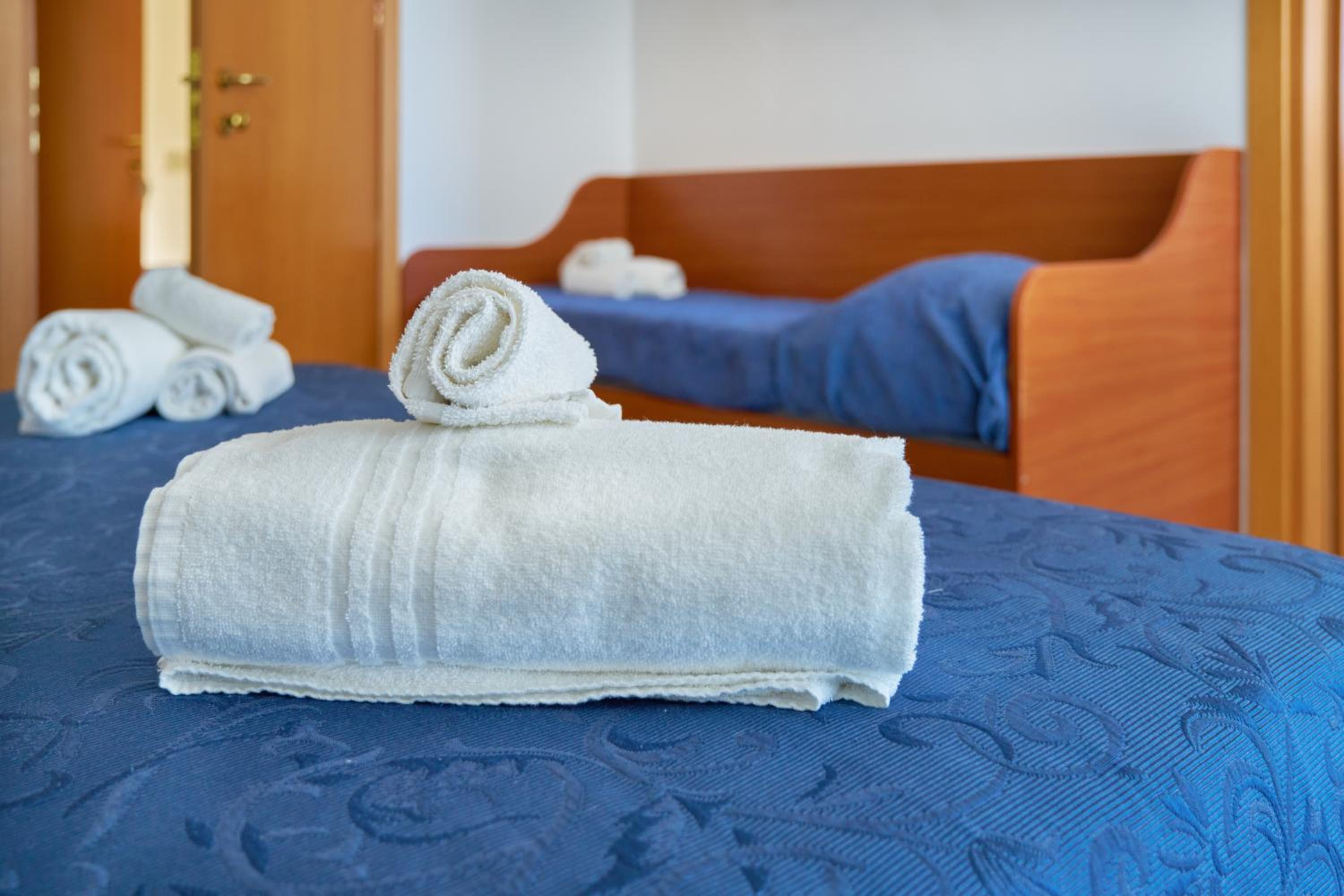 Quadruple Room with Private Bathroom photo 3