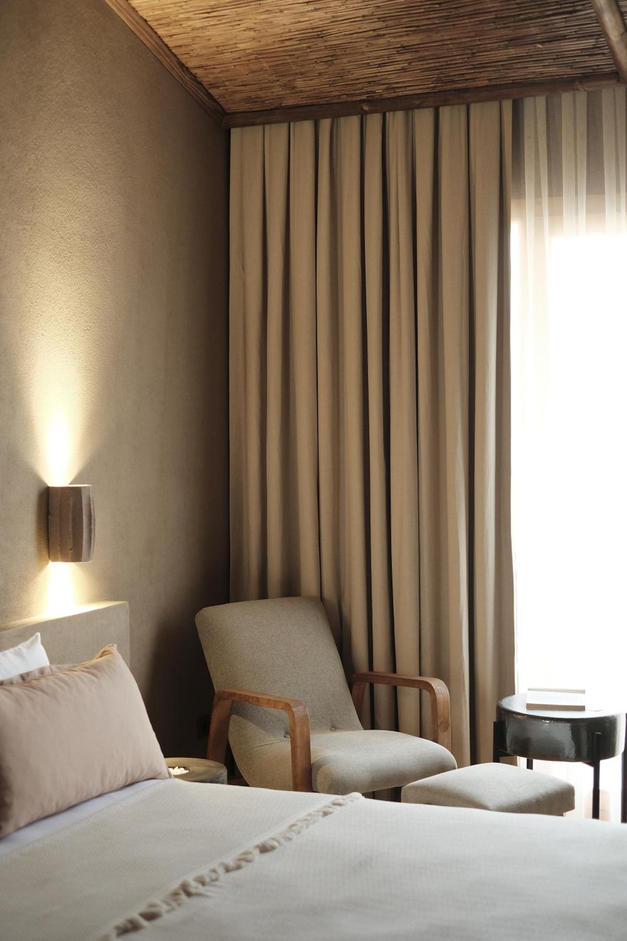 Deluxe Double Room with Balcony - Photo 5