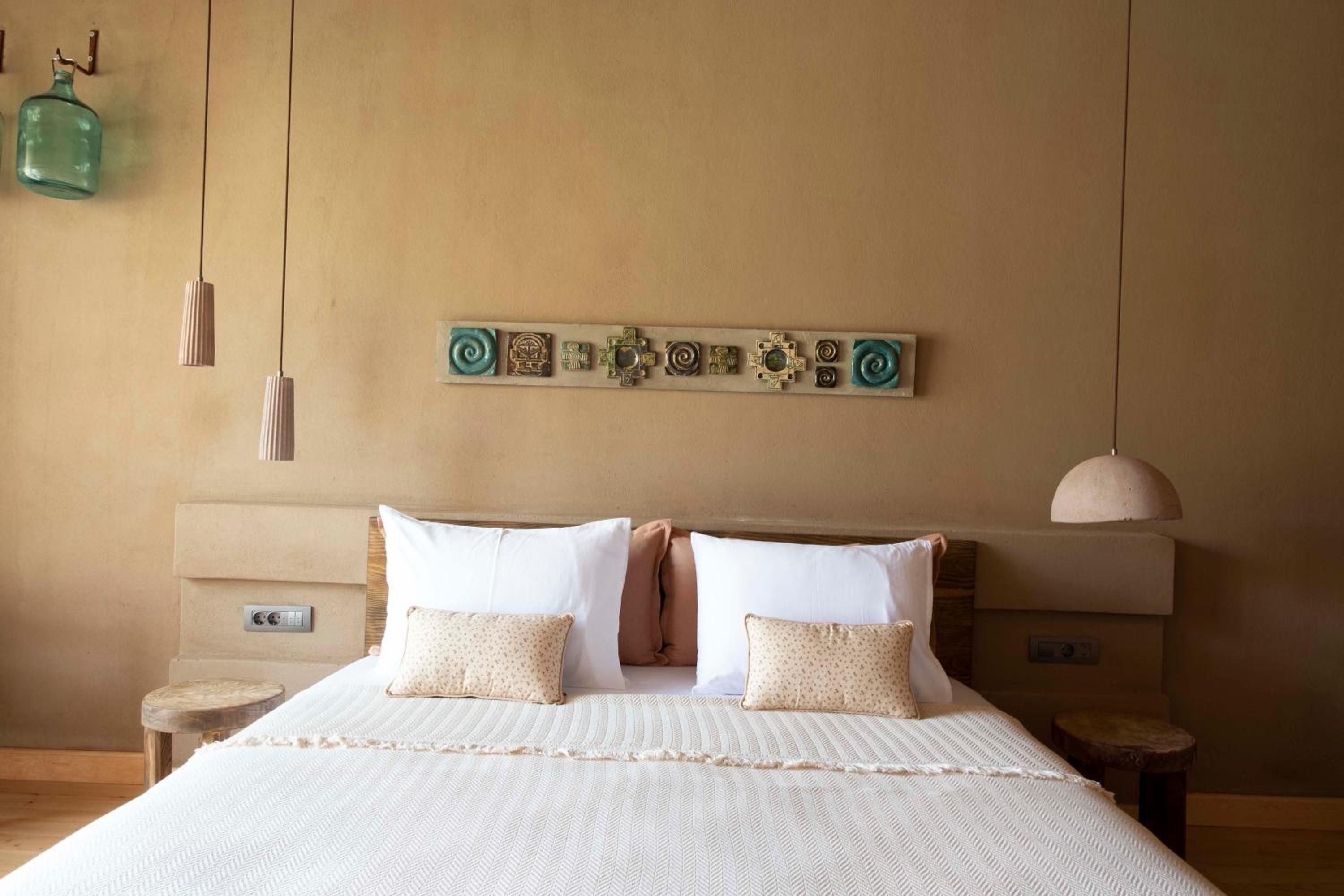 Double Room with Pool View - Photo 4
