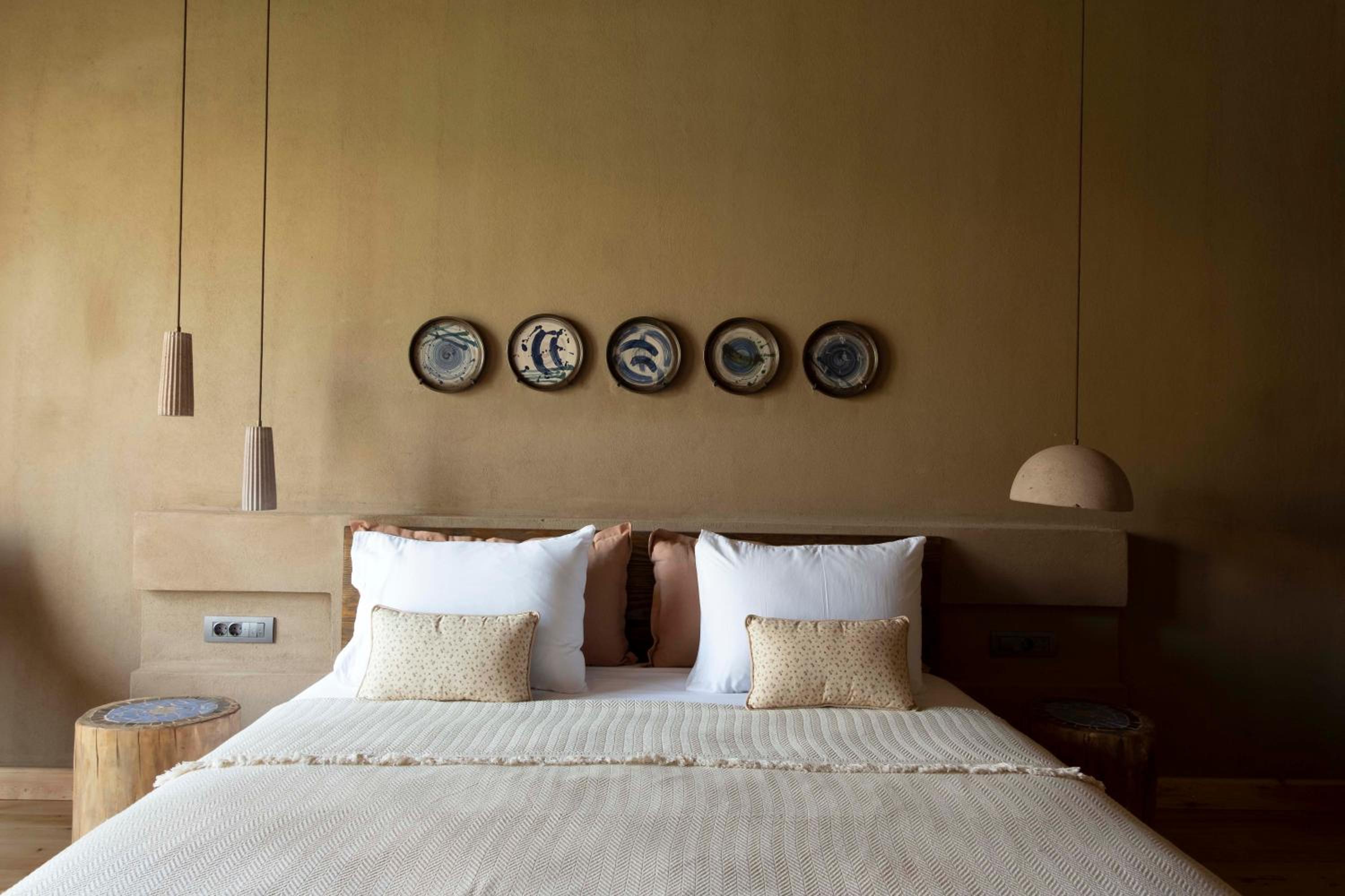 Double Room with Pool View - Photo 3