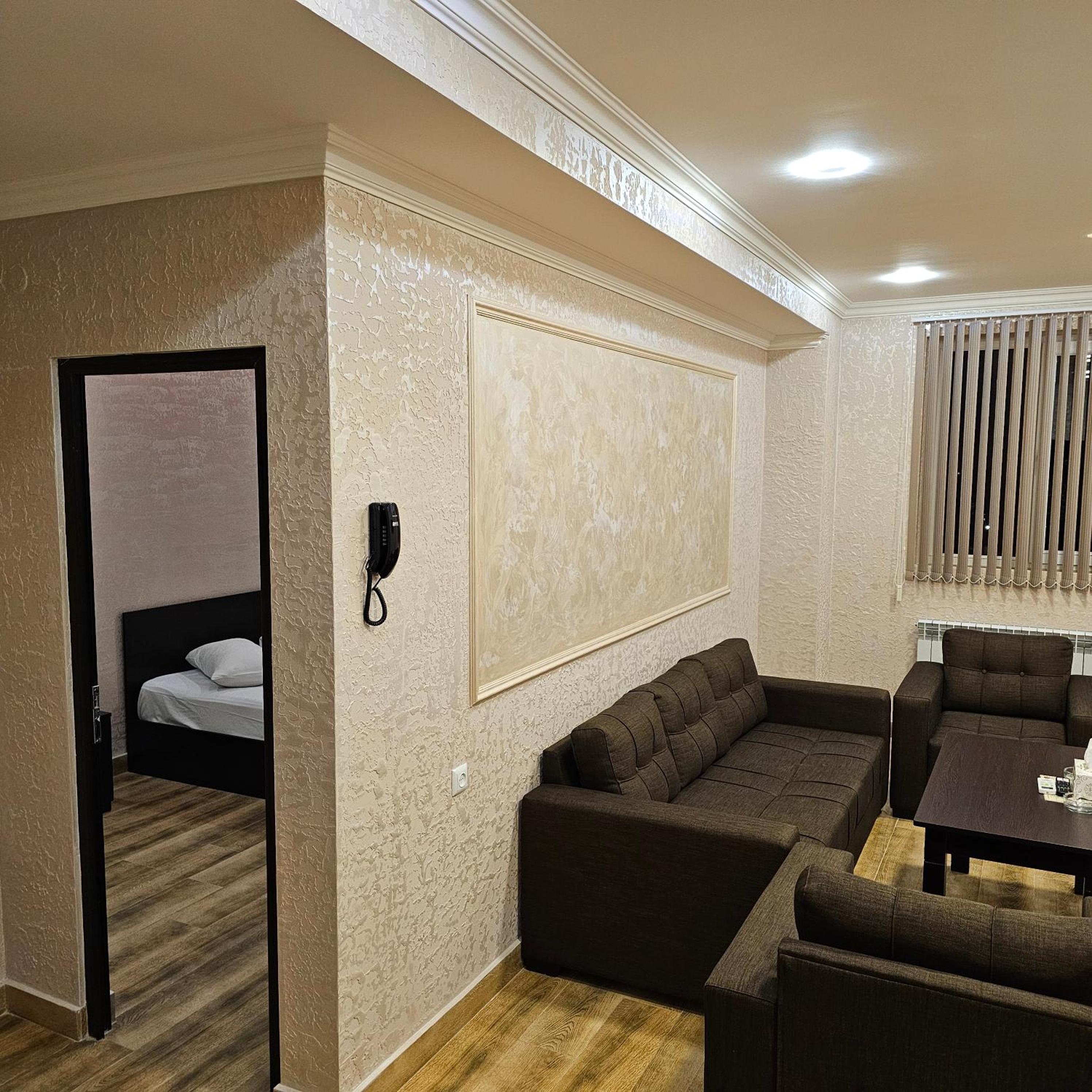 Deluxe Family Room