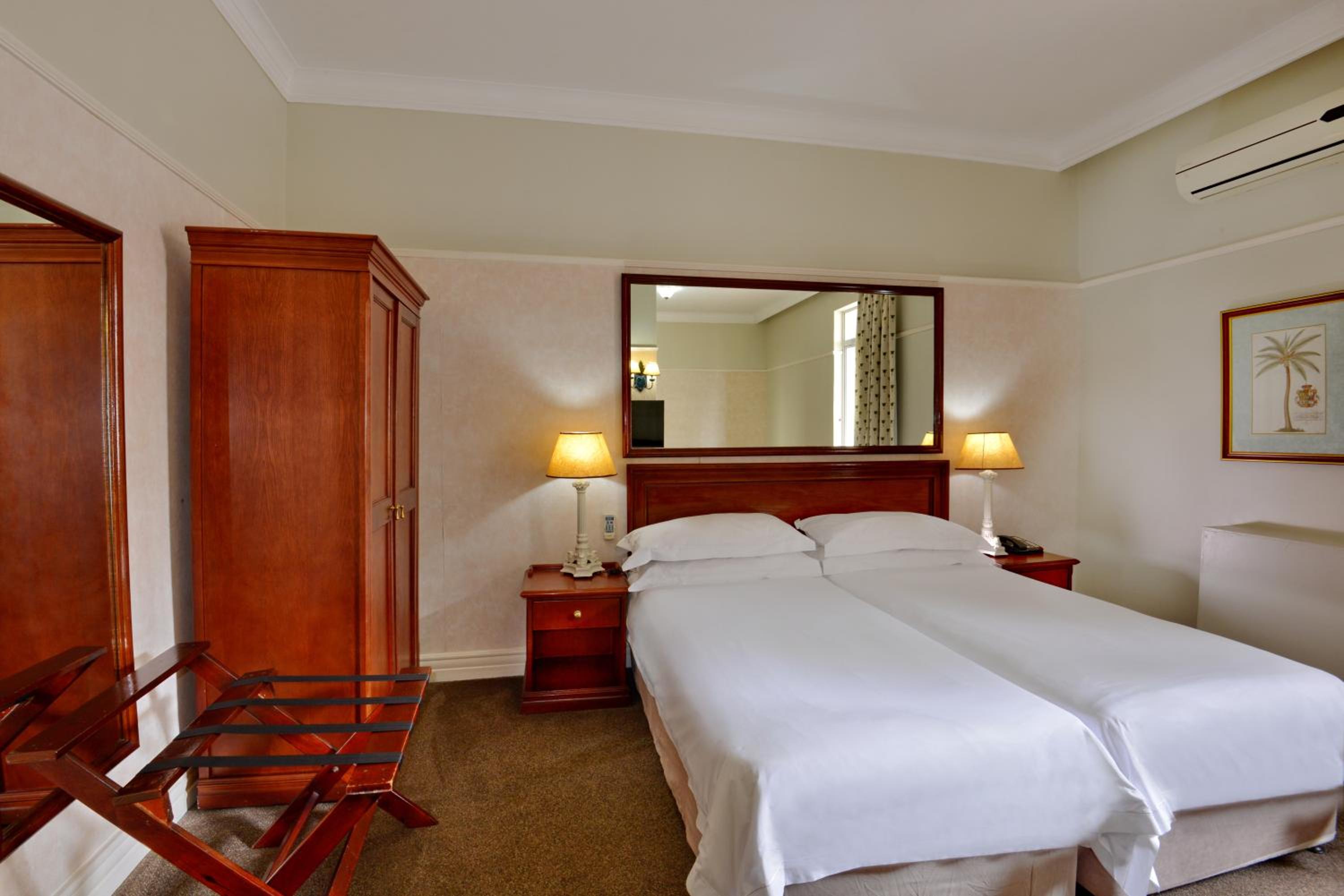 Double or Twin Room - Photo 4