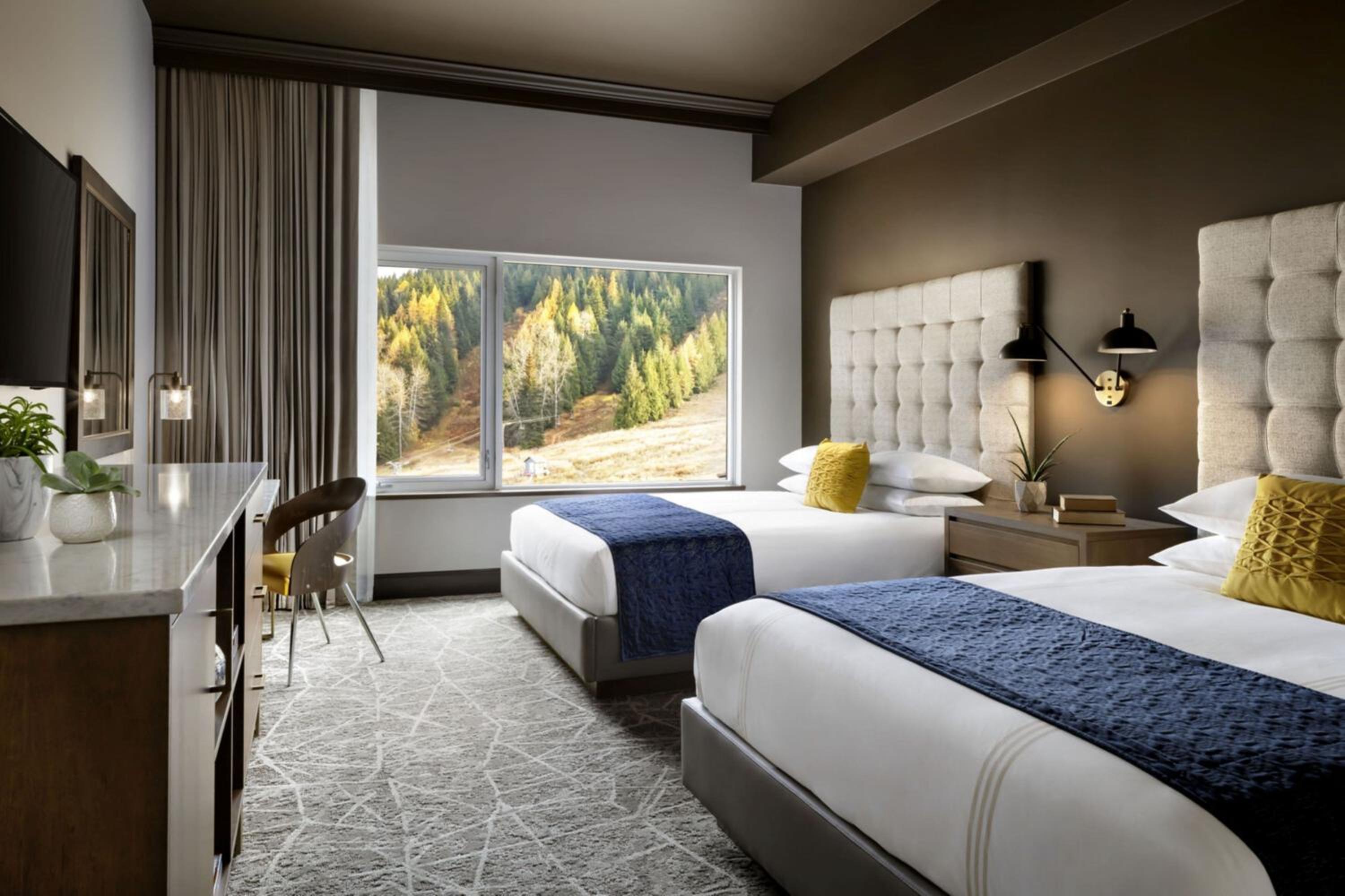Deluxe Queen Room with Two Queen Beds and Inland View photo 1