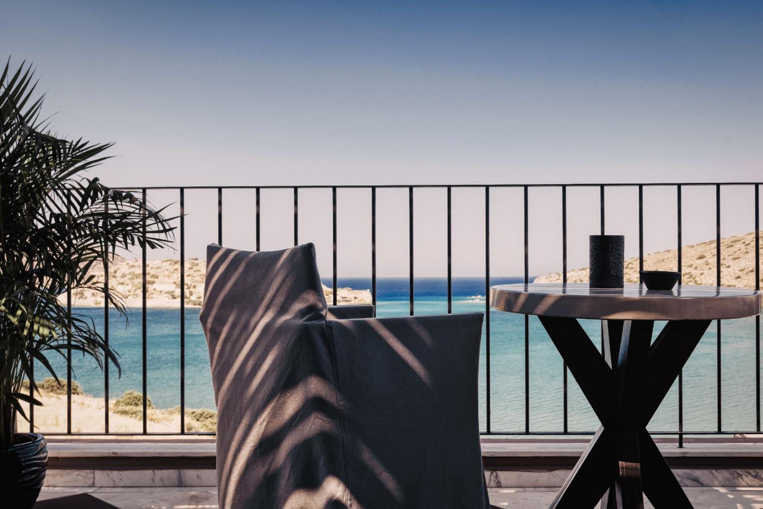 Premium One Bedroom Suite with Sea View with Private Pool thumbnail 6