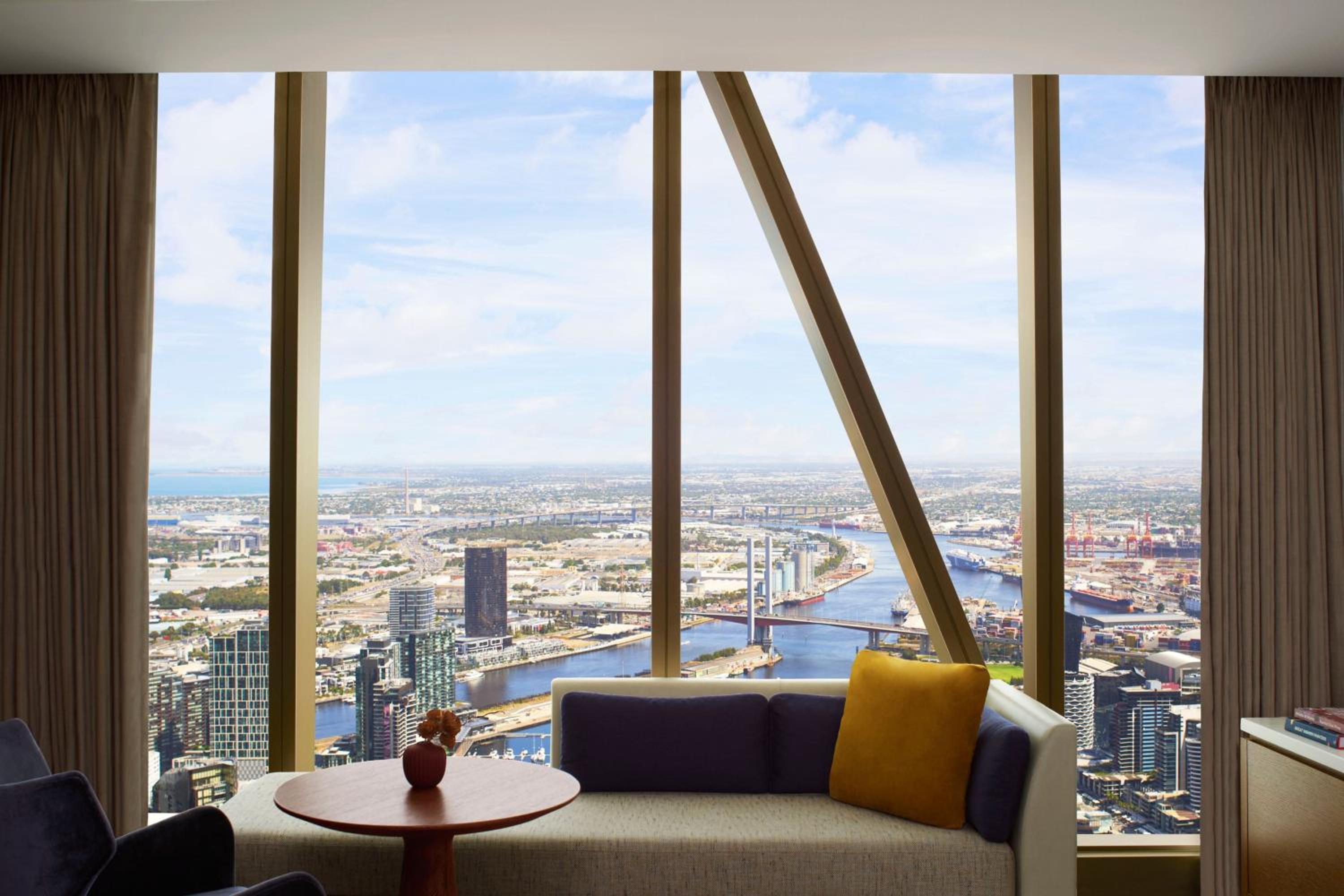 Victoria Harbour, Harbour View, 1 King Bed - Photo 4