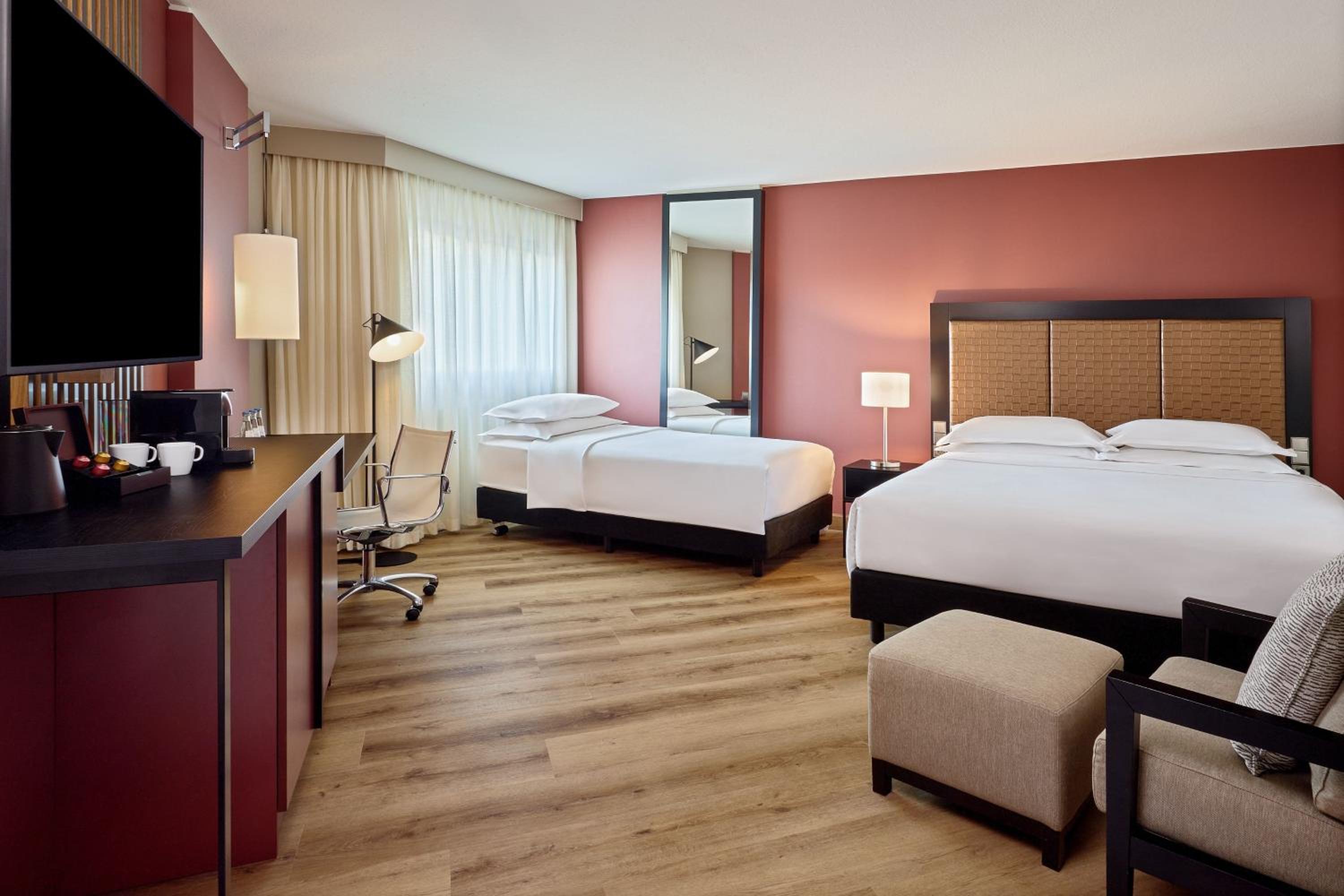 Family Room 1 King, Guest room, 1 King or 1 Twin
