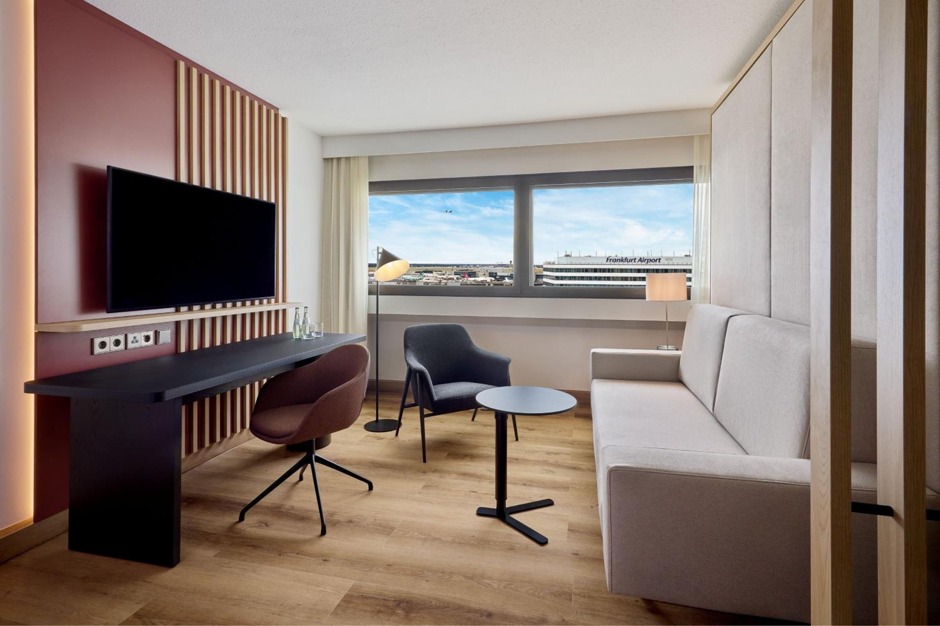 2 Bedroom Apartment with Kitchenette, Bedroom 1: 1 King, Bedroom 2: 1 King Murphy