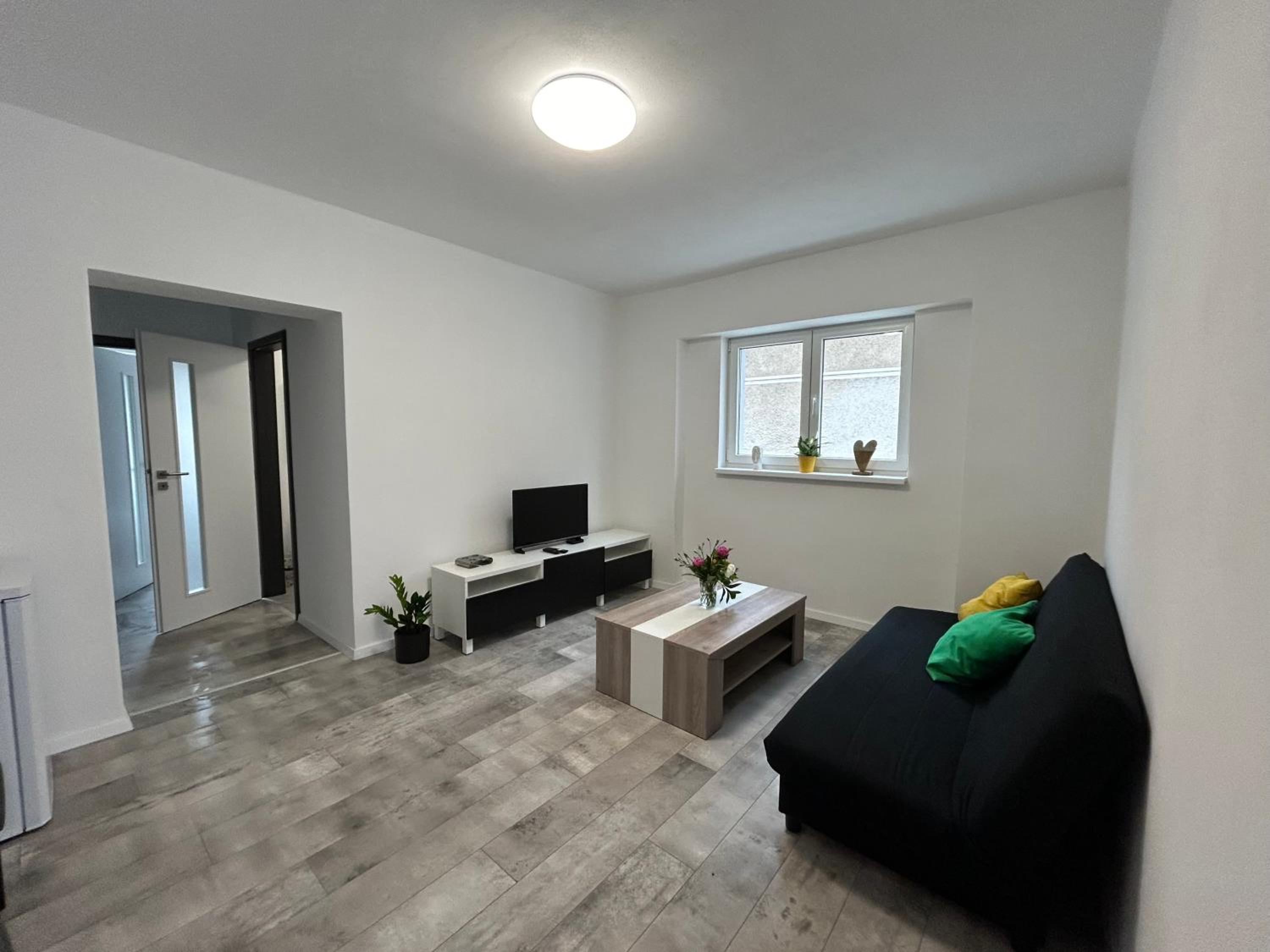 One-Bedroom Apartment photo 1
