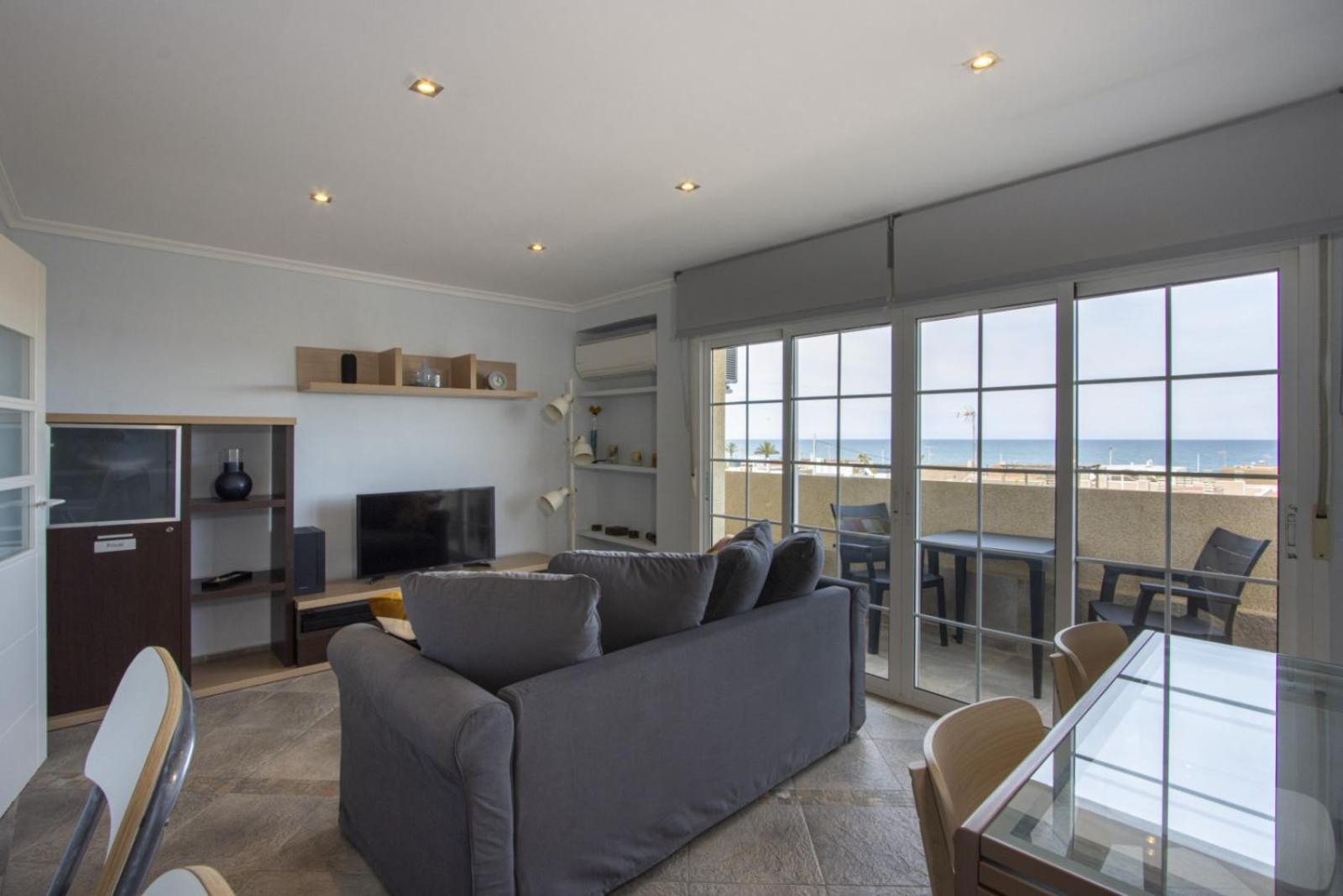 Apartamento de dos habitaciones con vista al mar