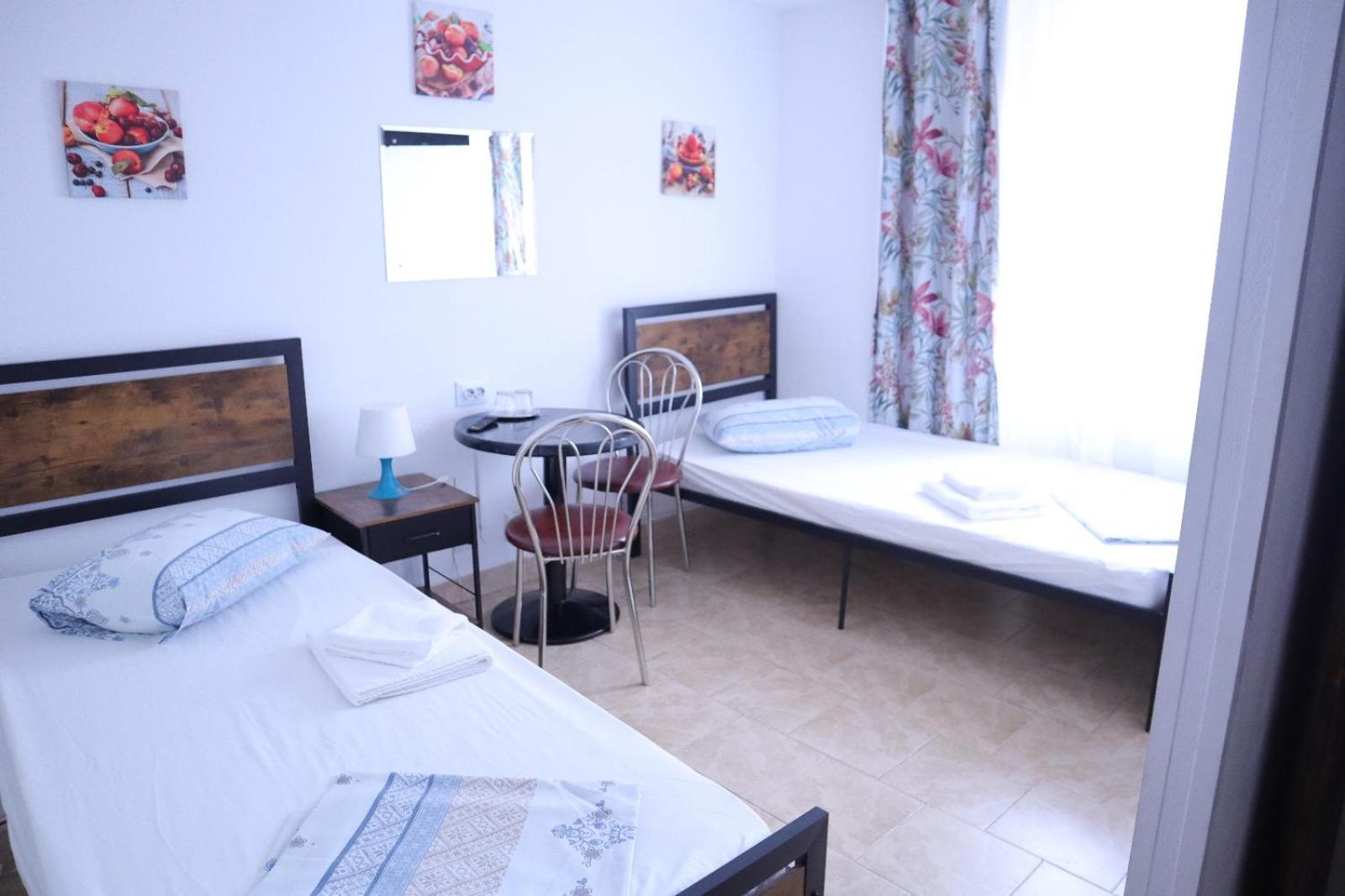 Standard Twin Room - Photo 11