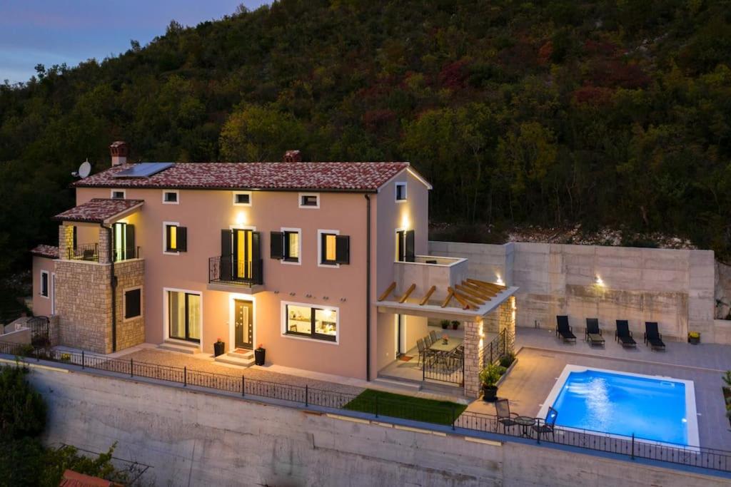 Villa with Sea View photo 2