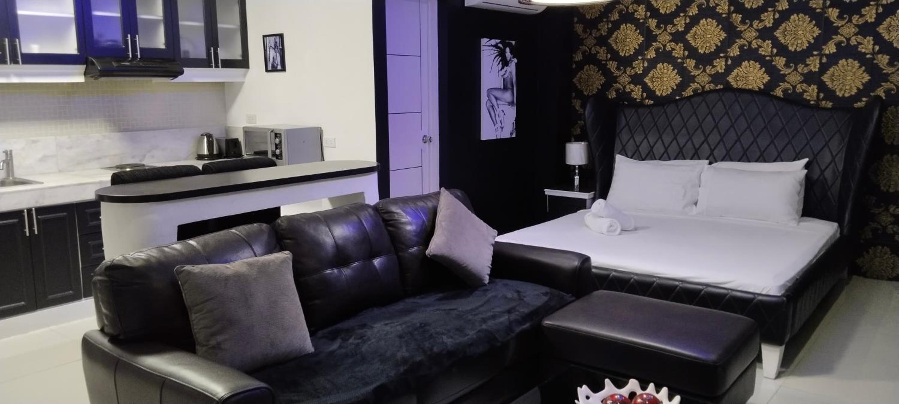 Deluxe King Studio photo 1