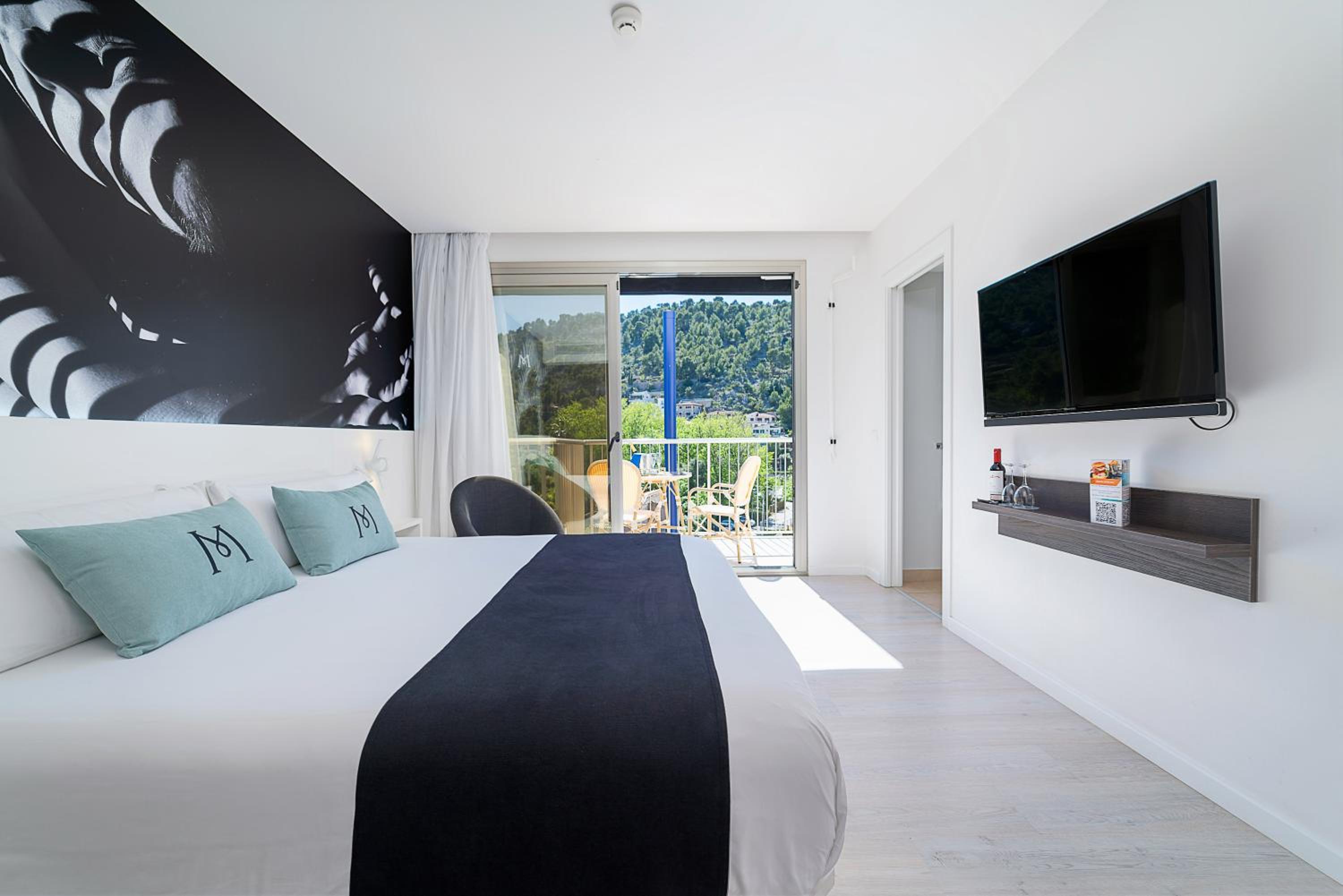 superior Double Room with Pool View and Terrace