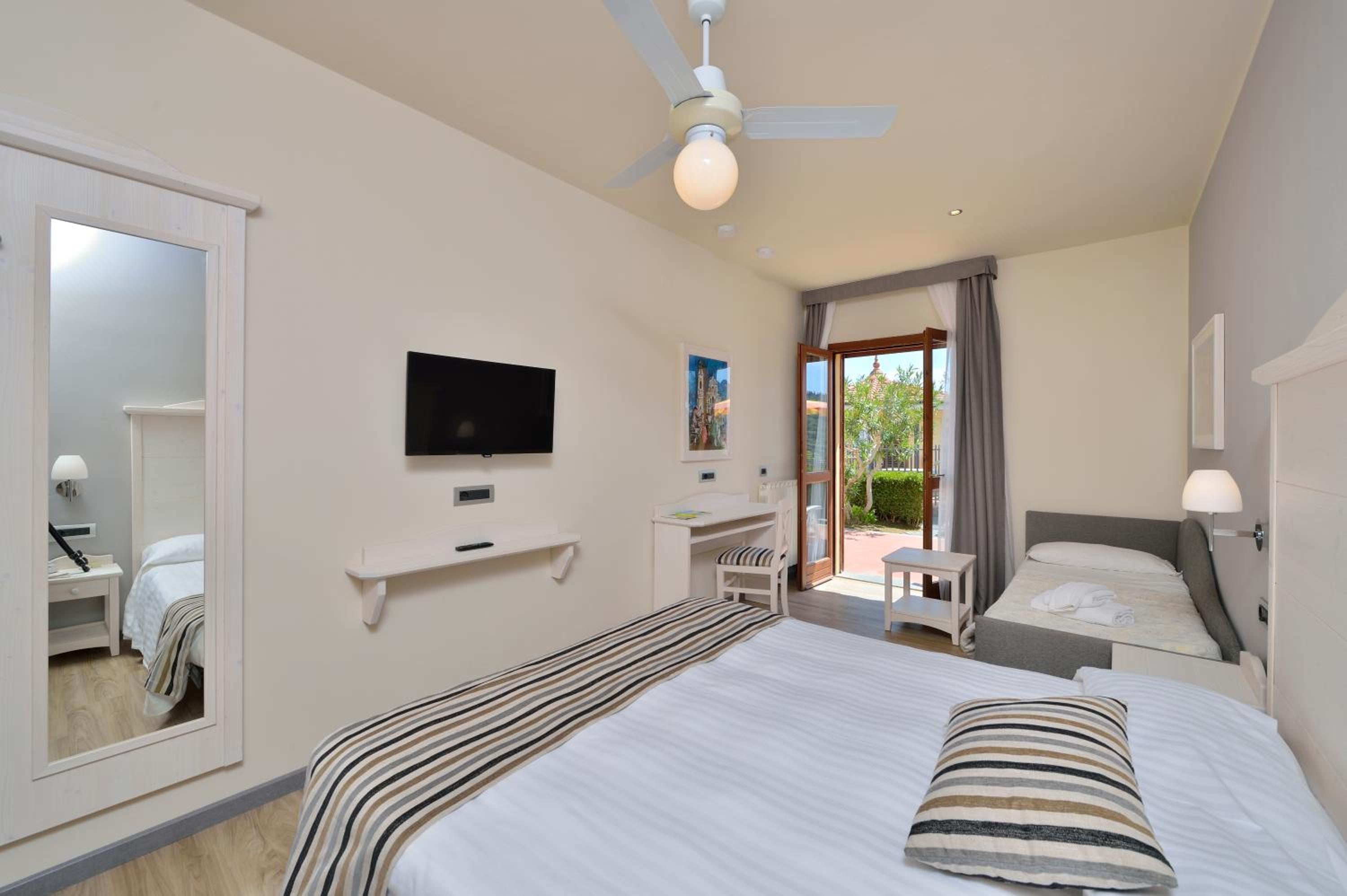 Deluxe Triple Room with Garden View