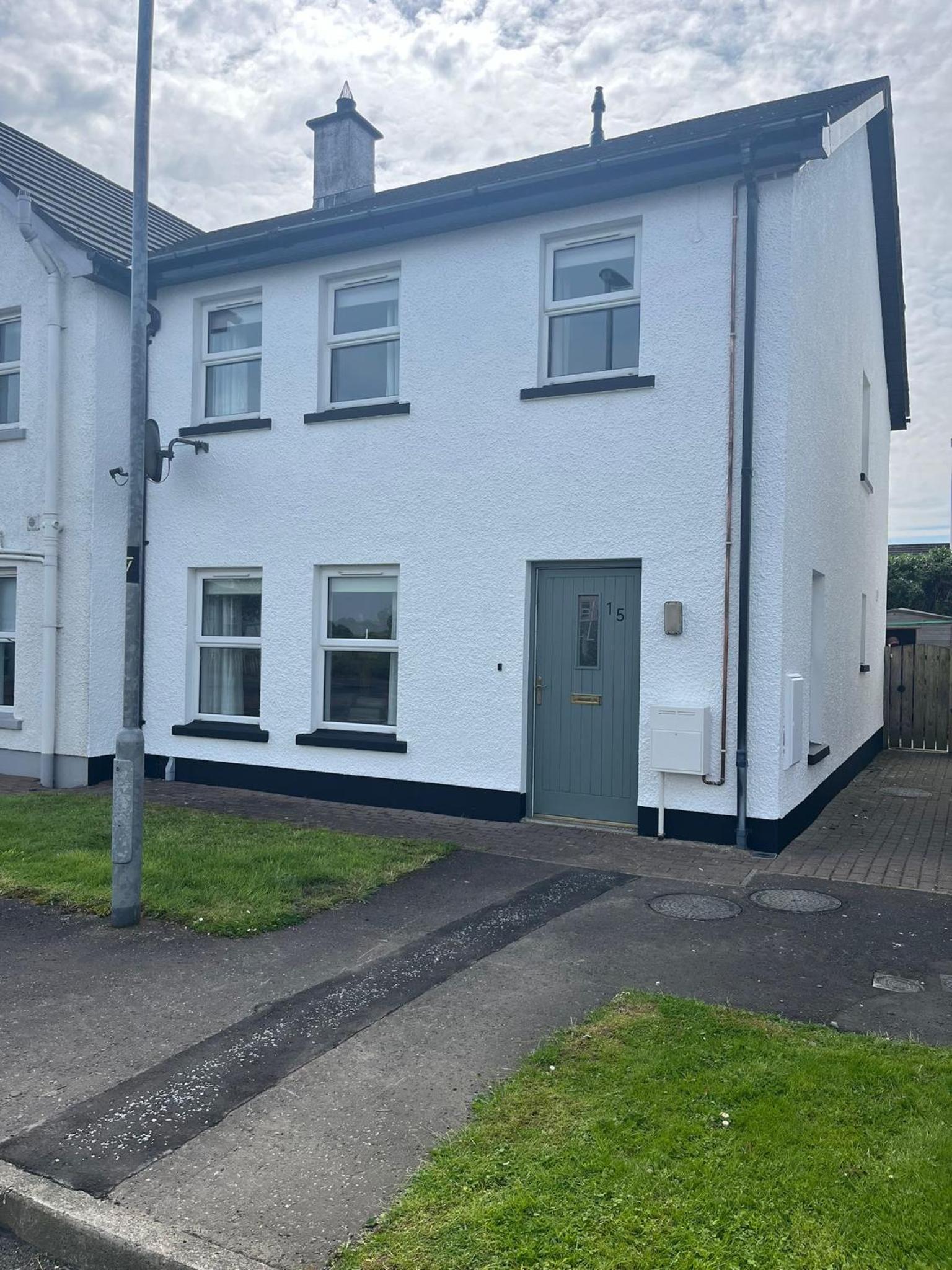 Three-Bedroom House photo 2