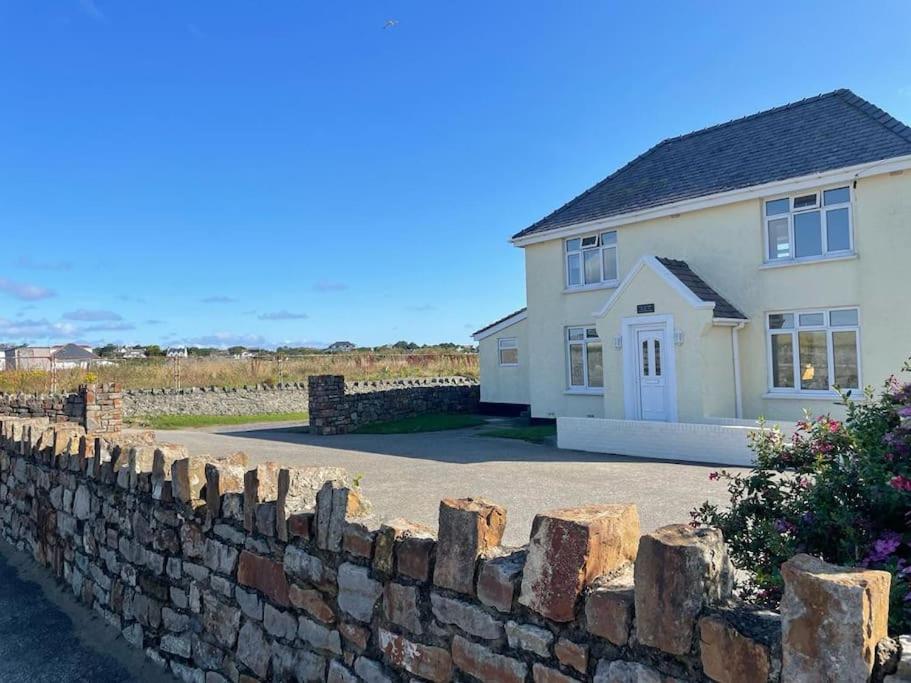 Four-Bedroom House photo 2