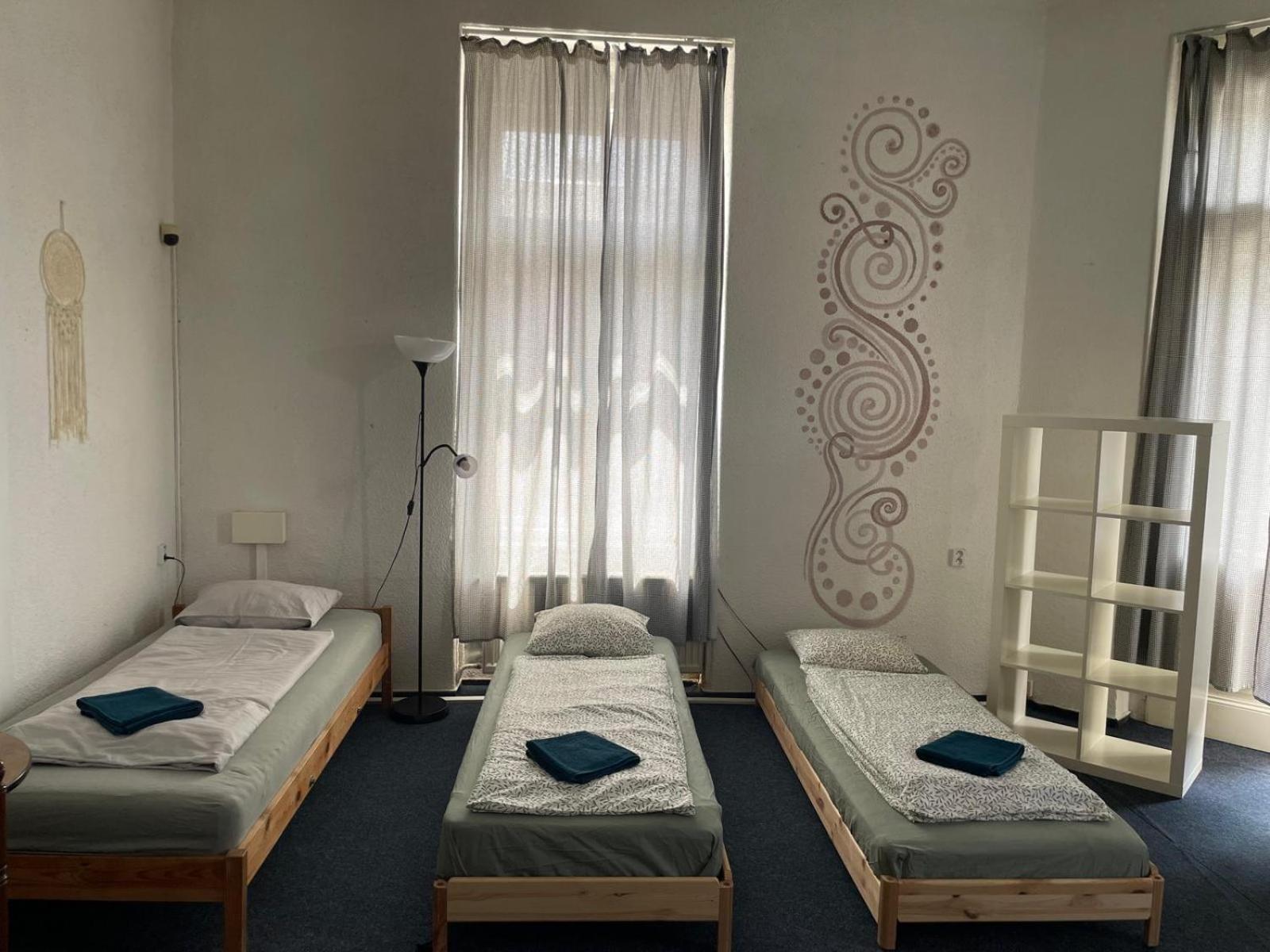 Economy Quadruple Room - Photo 2