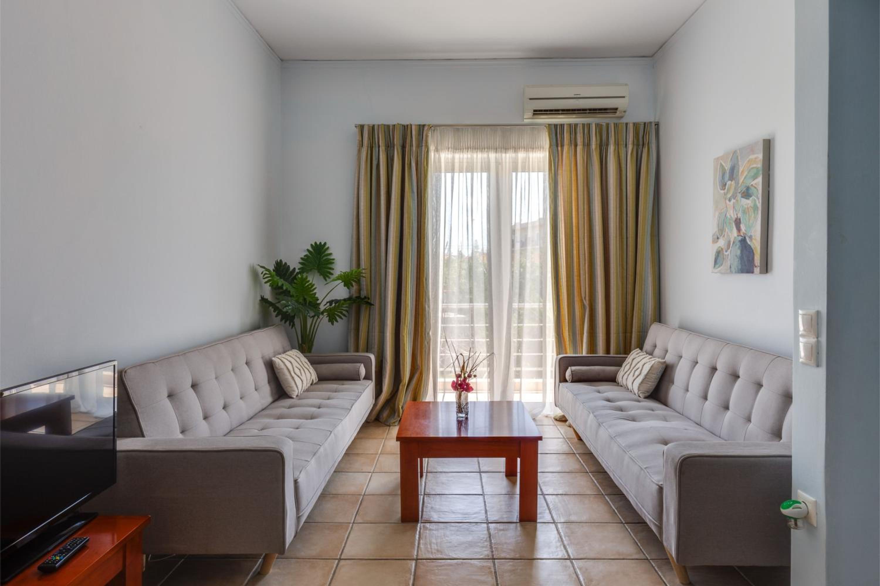 Apartment with Garden View