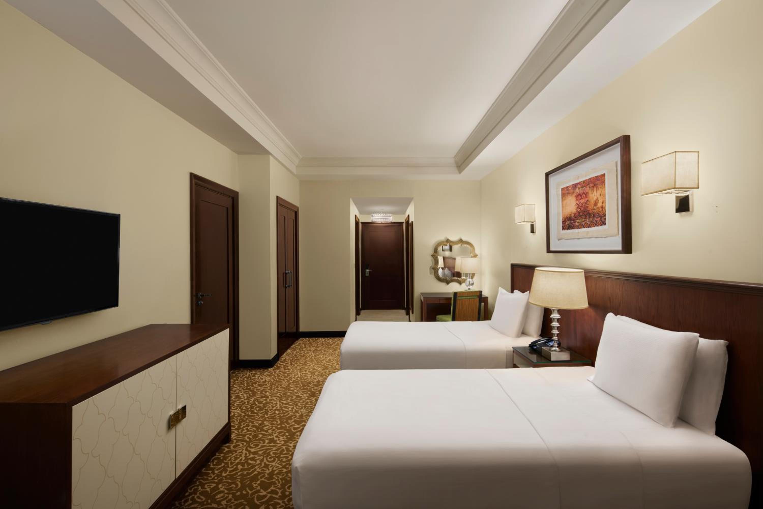 Twin Room with City View - Photo 1