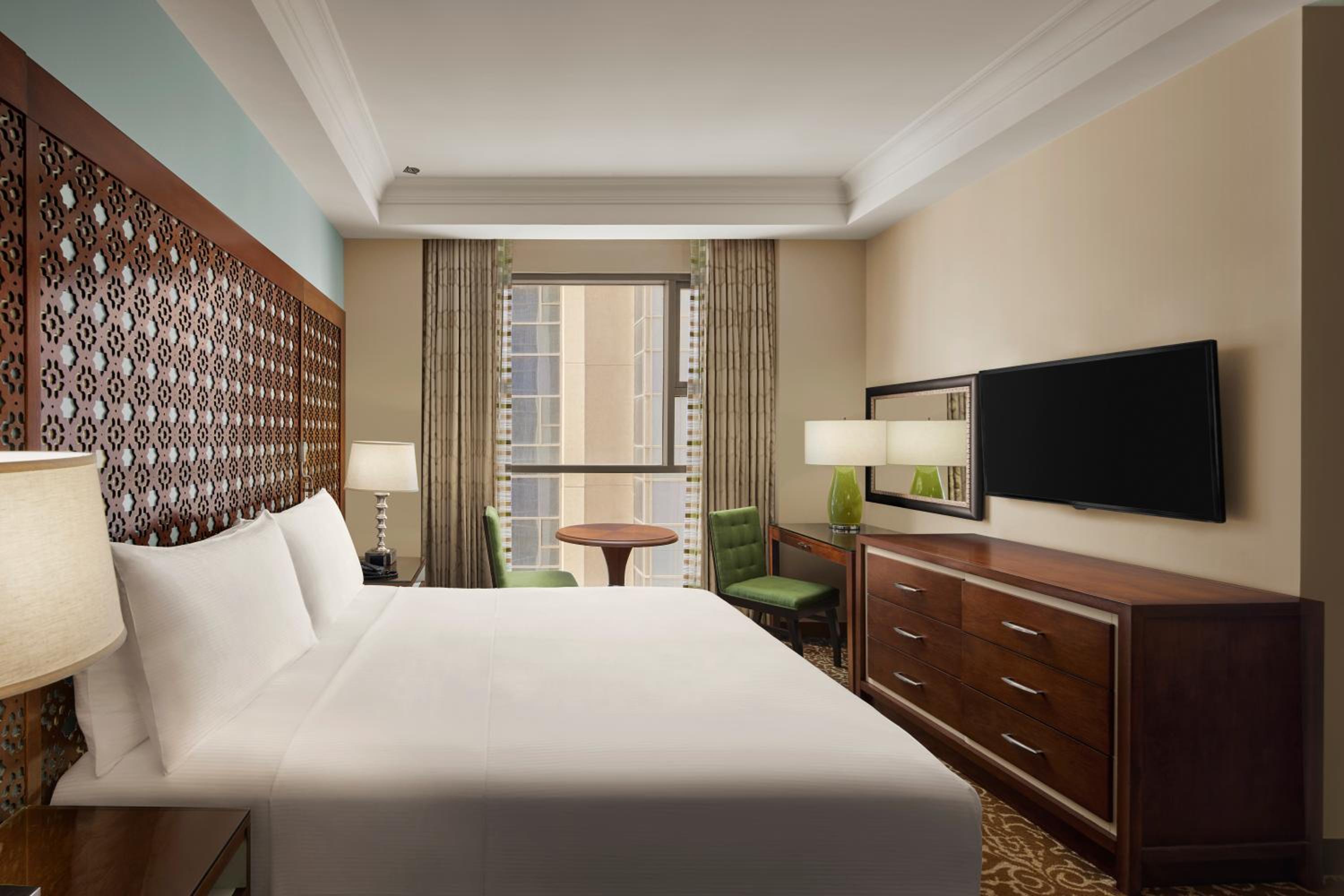 King Room with City View - Photo 1