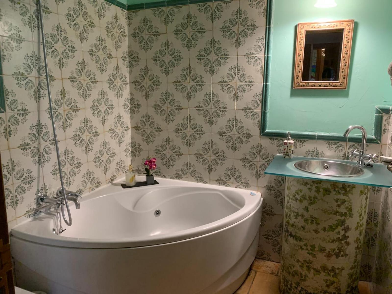 Deluxe Double or Twin Room with Spa Bath - Photo 6