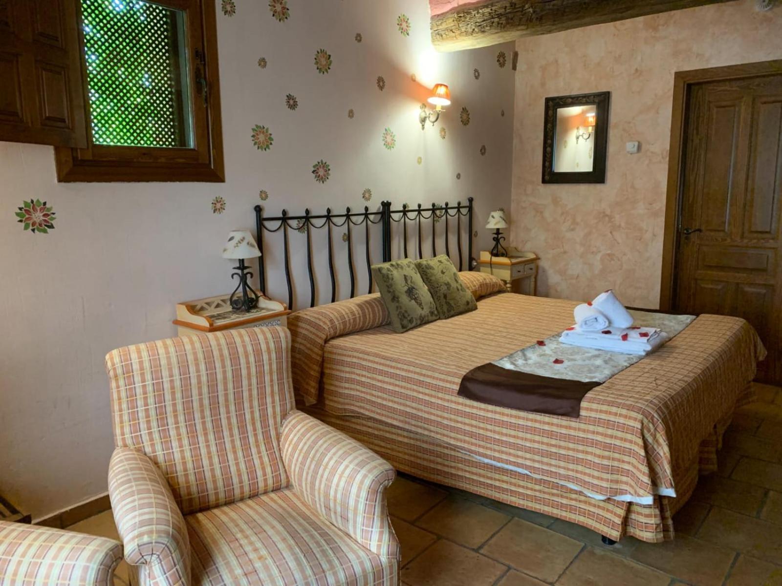 Deluxe Double or Twin Room with Spa Bath - Photo 1