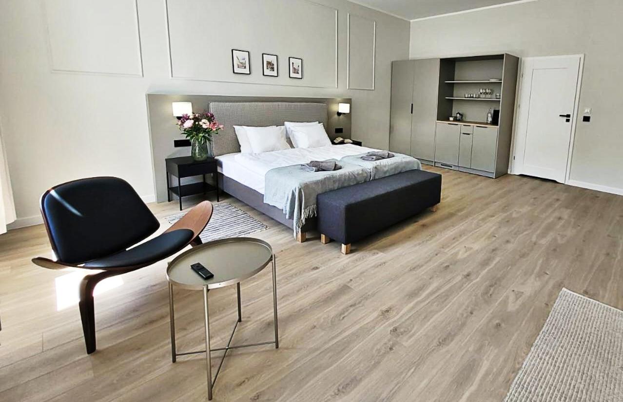 Premium Double Room with Sofa and Balcony photo 3