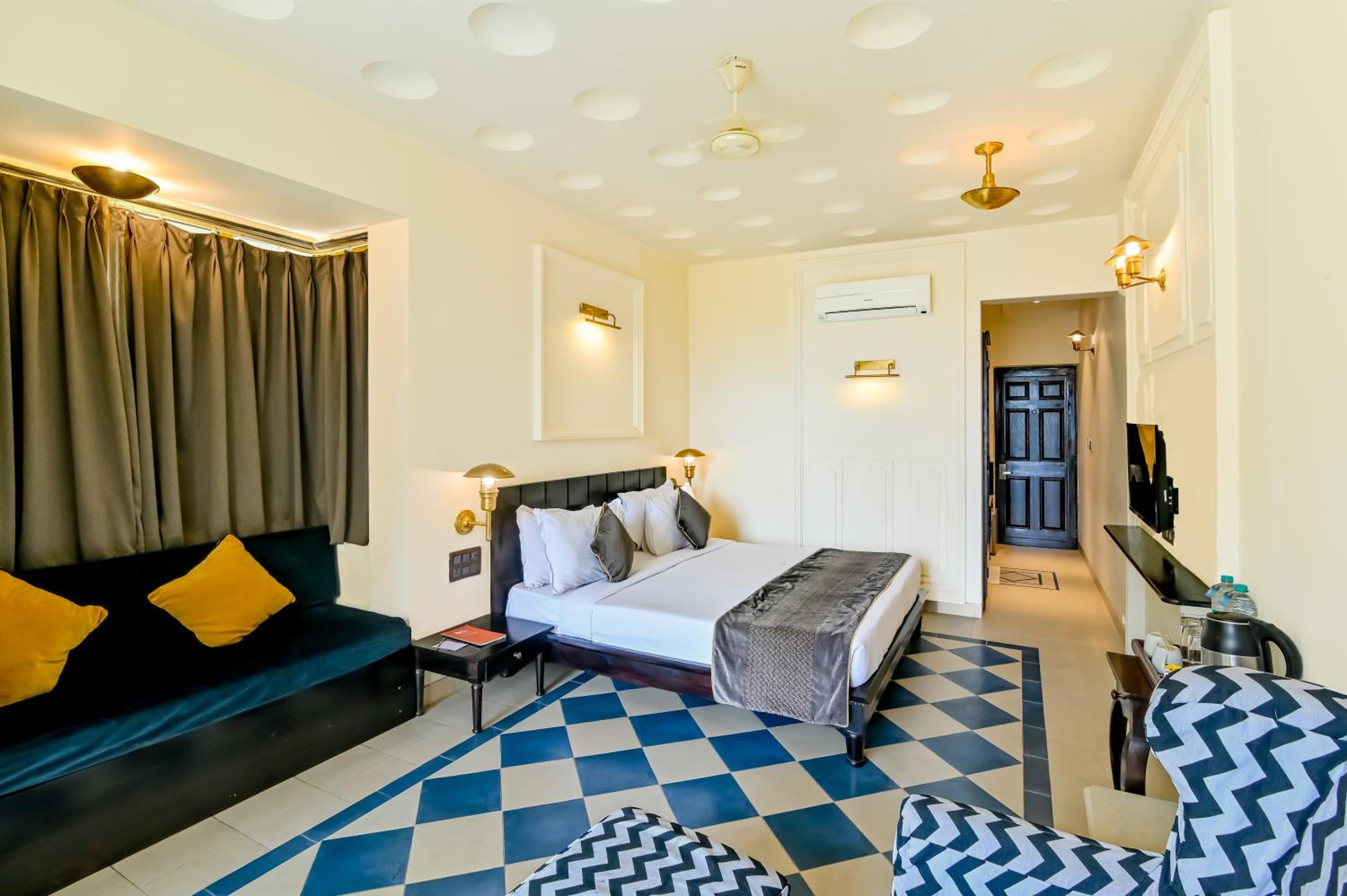 Brick Village Room - Photo 2