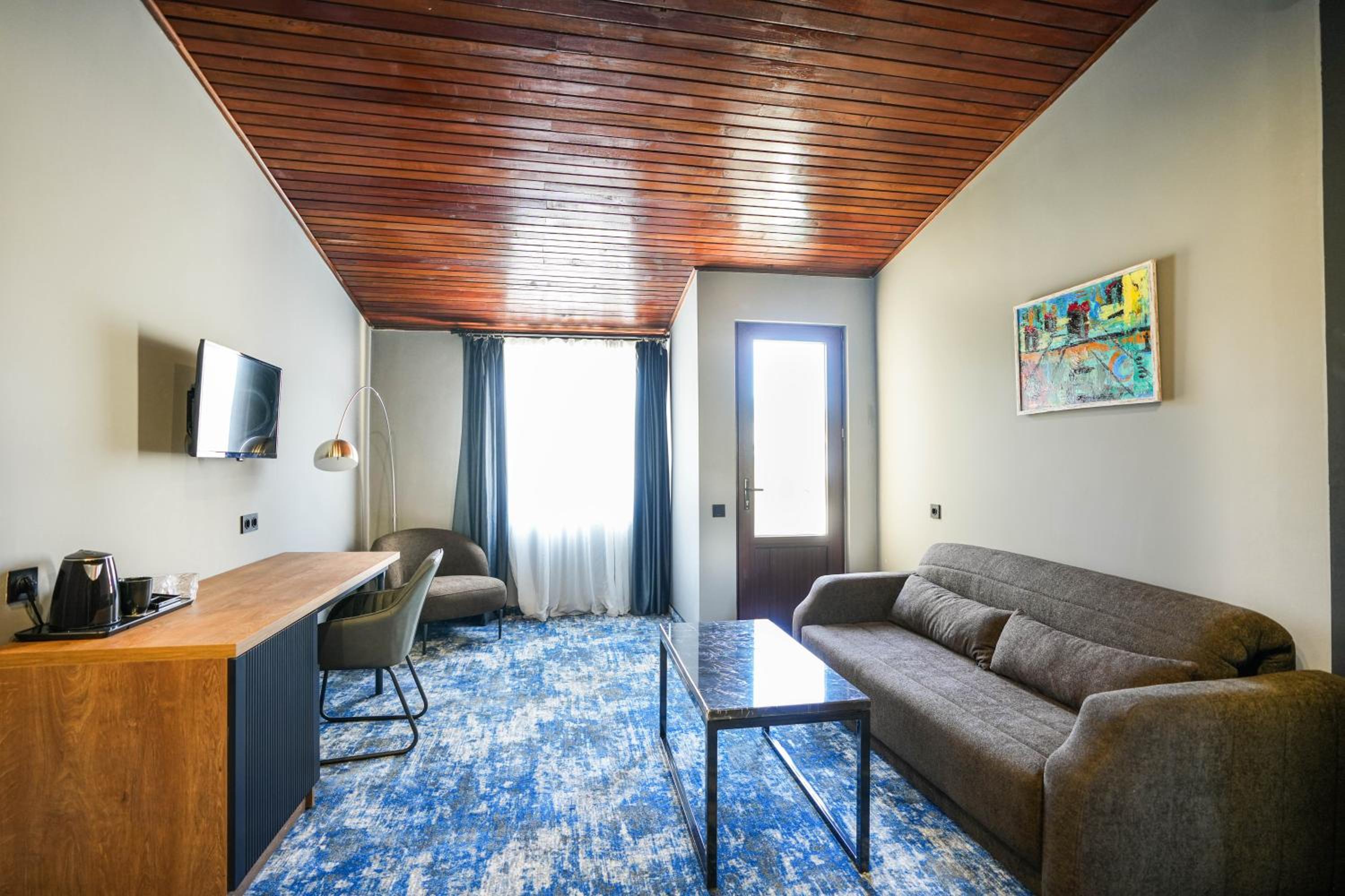 Family Room photo 2