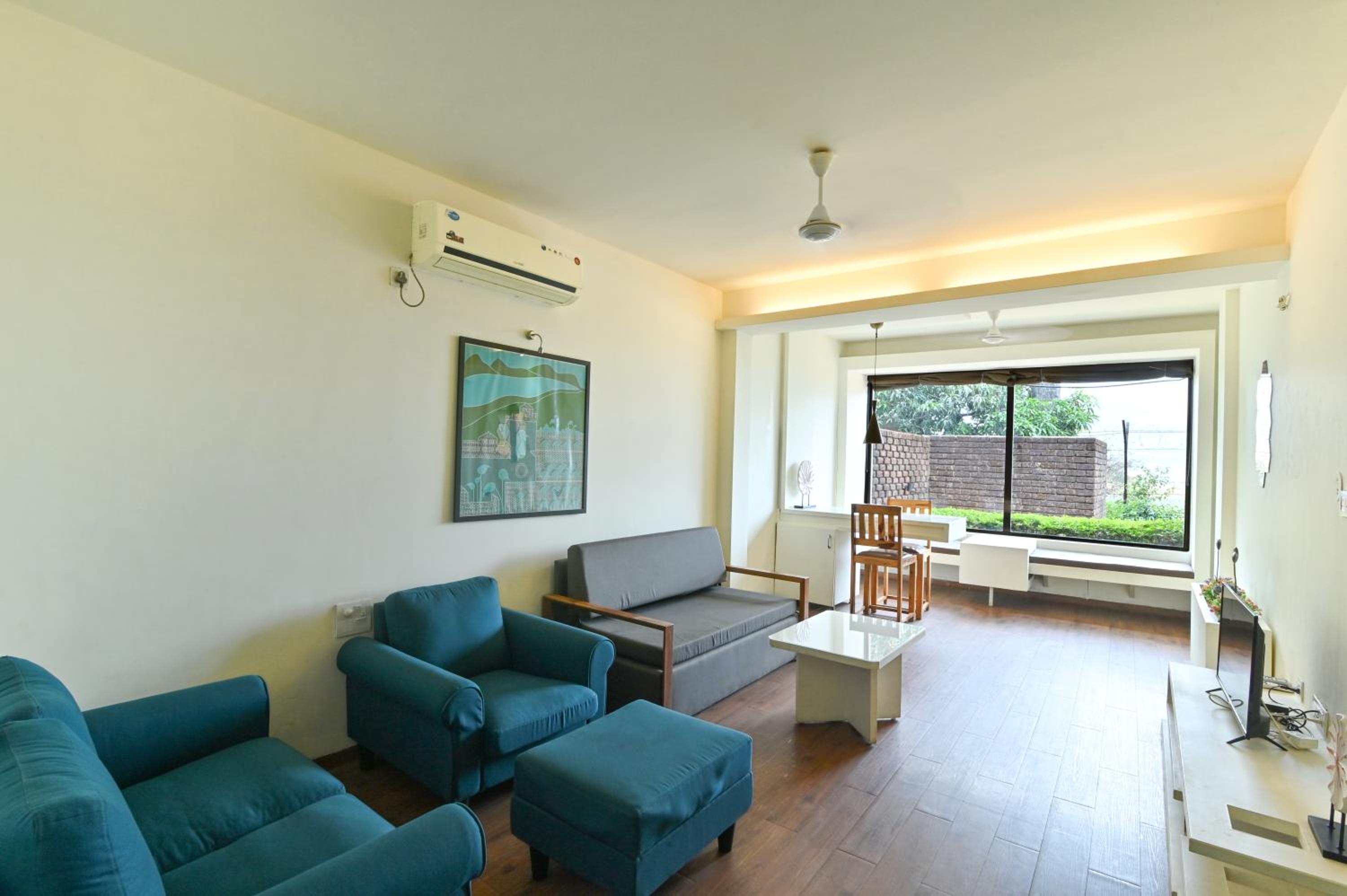 Executive Suite - Photo 5