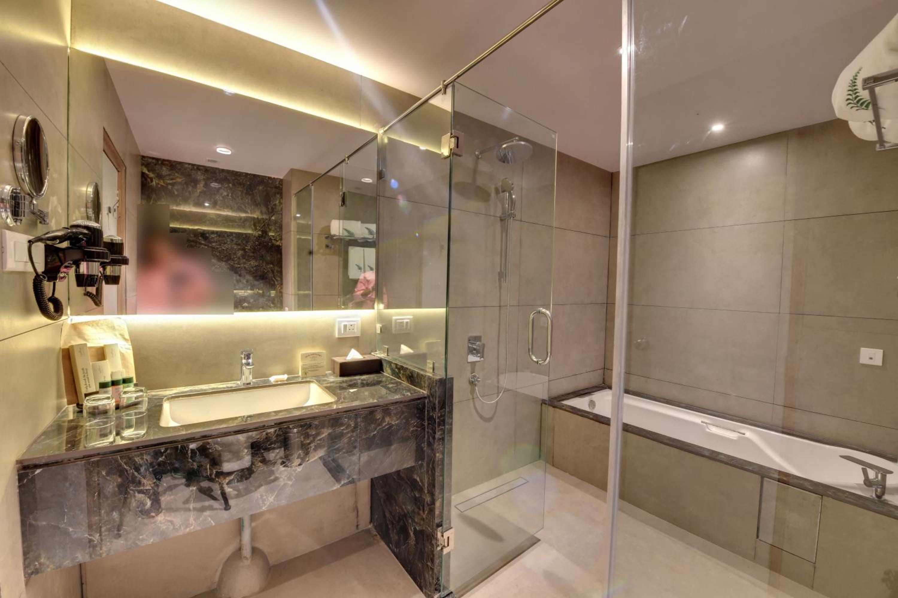 Fern Club Suite photo 3