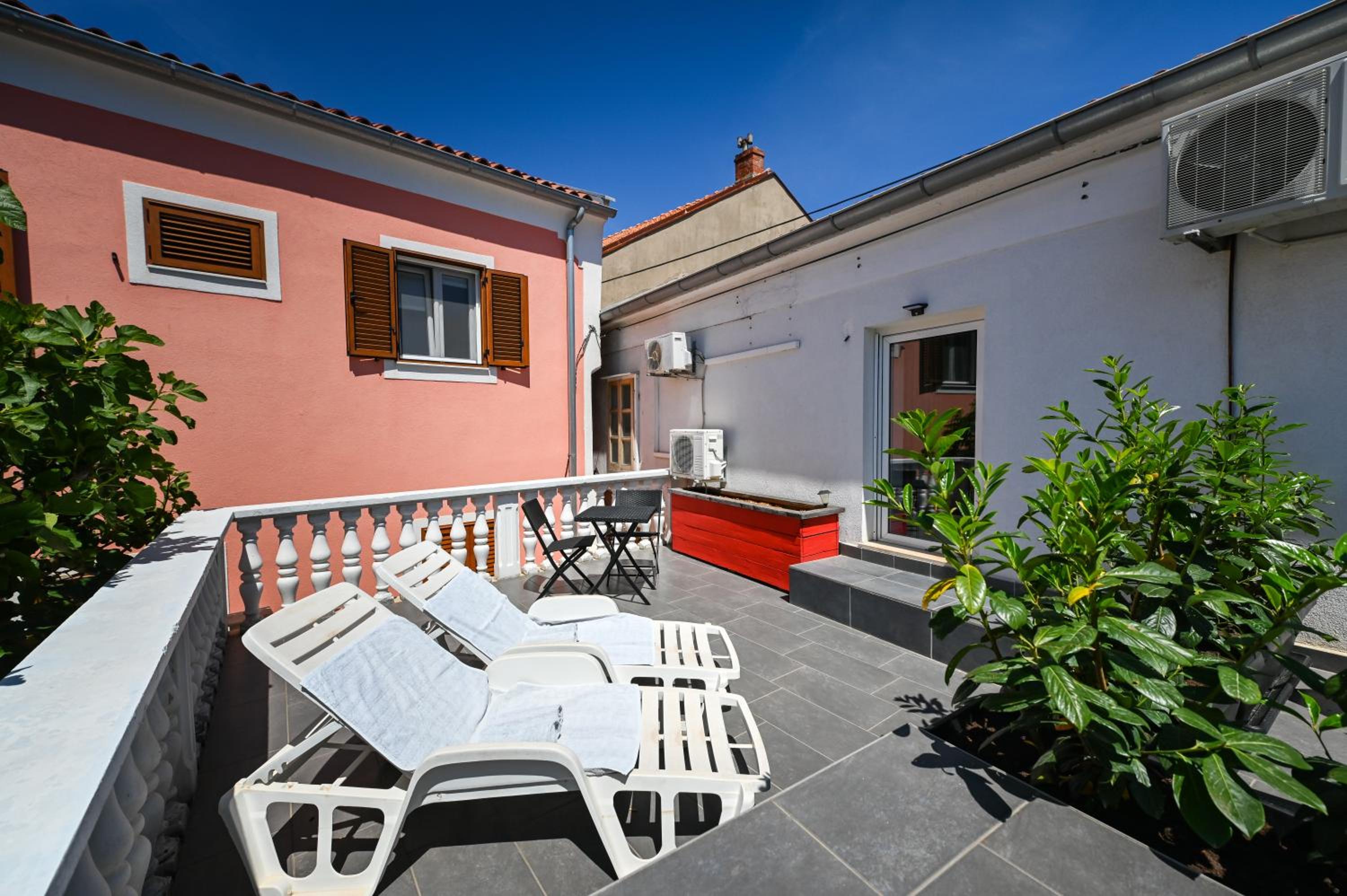 Studio with Terrace - Photo 9