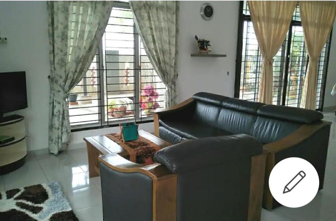 Three-Bedroom House photo 1