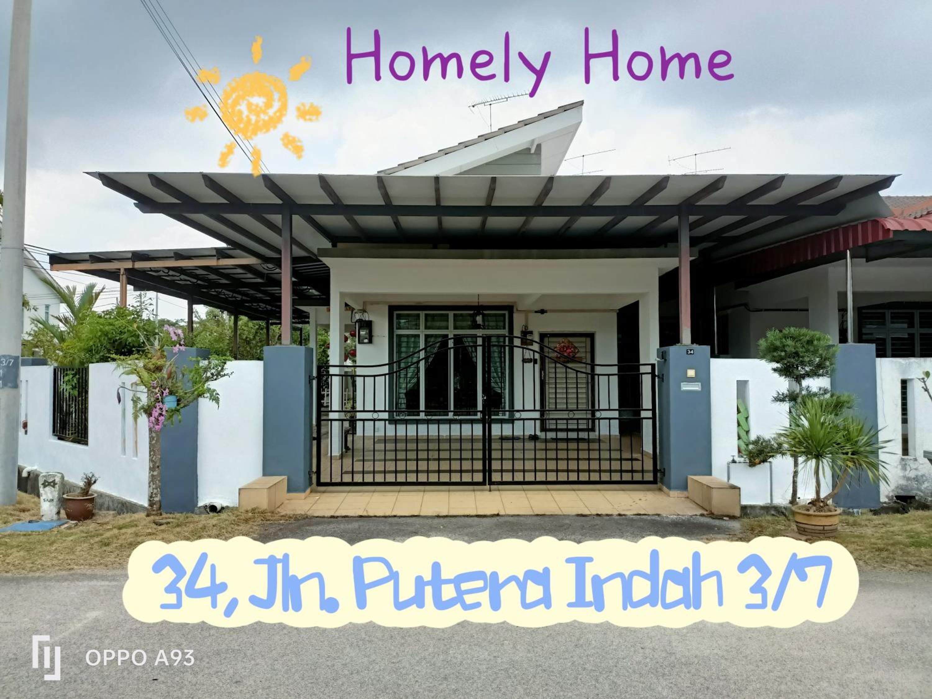 Three-Bedroom House photo 2