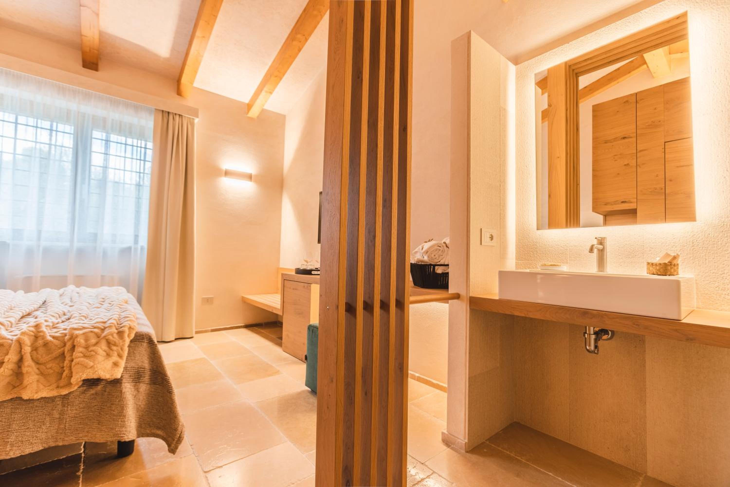 Standard Double Room - Photo 9
