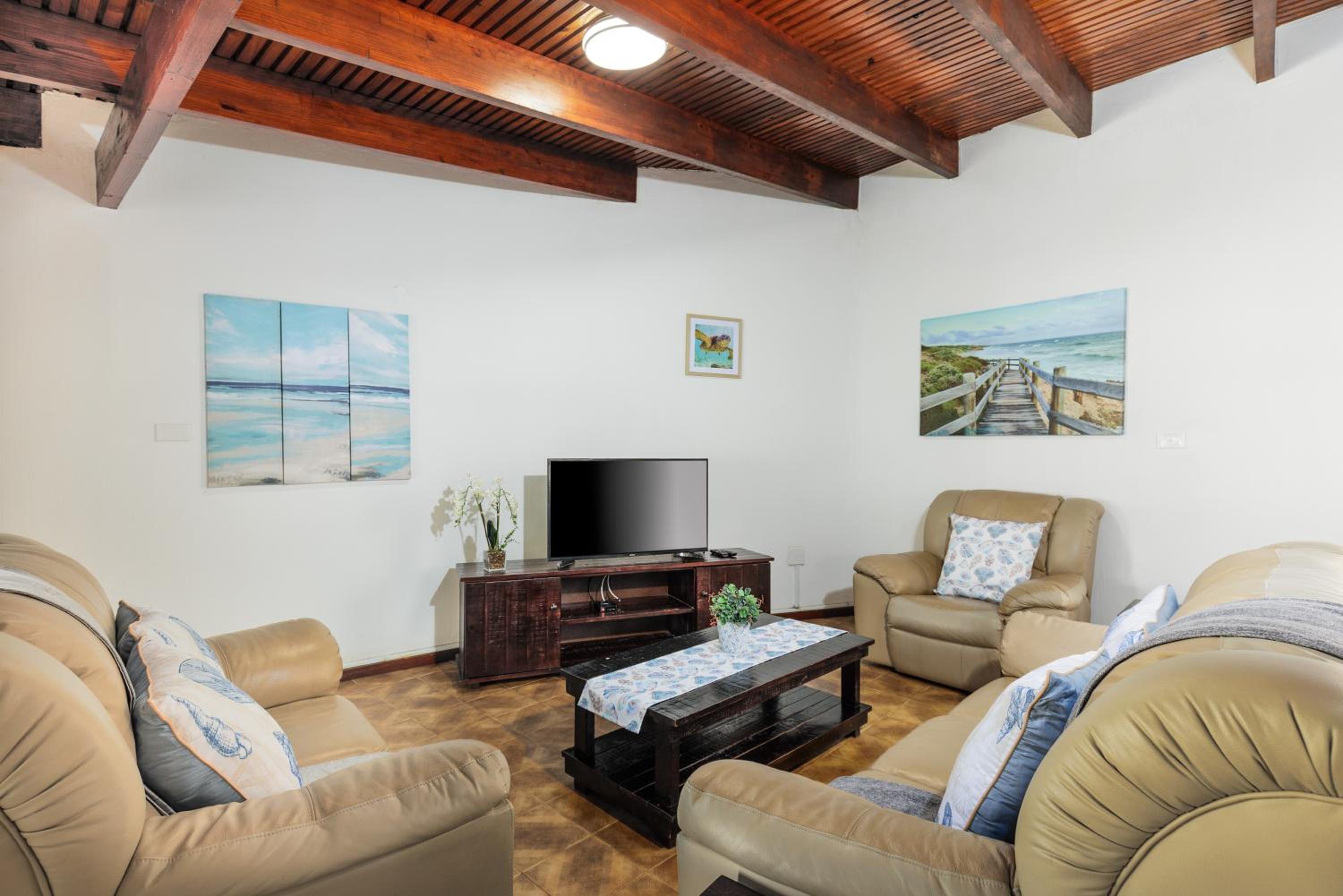 Three-Bedroom Apartment photo 1