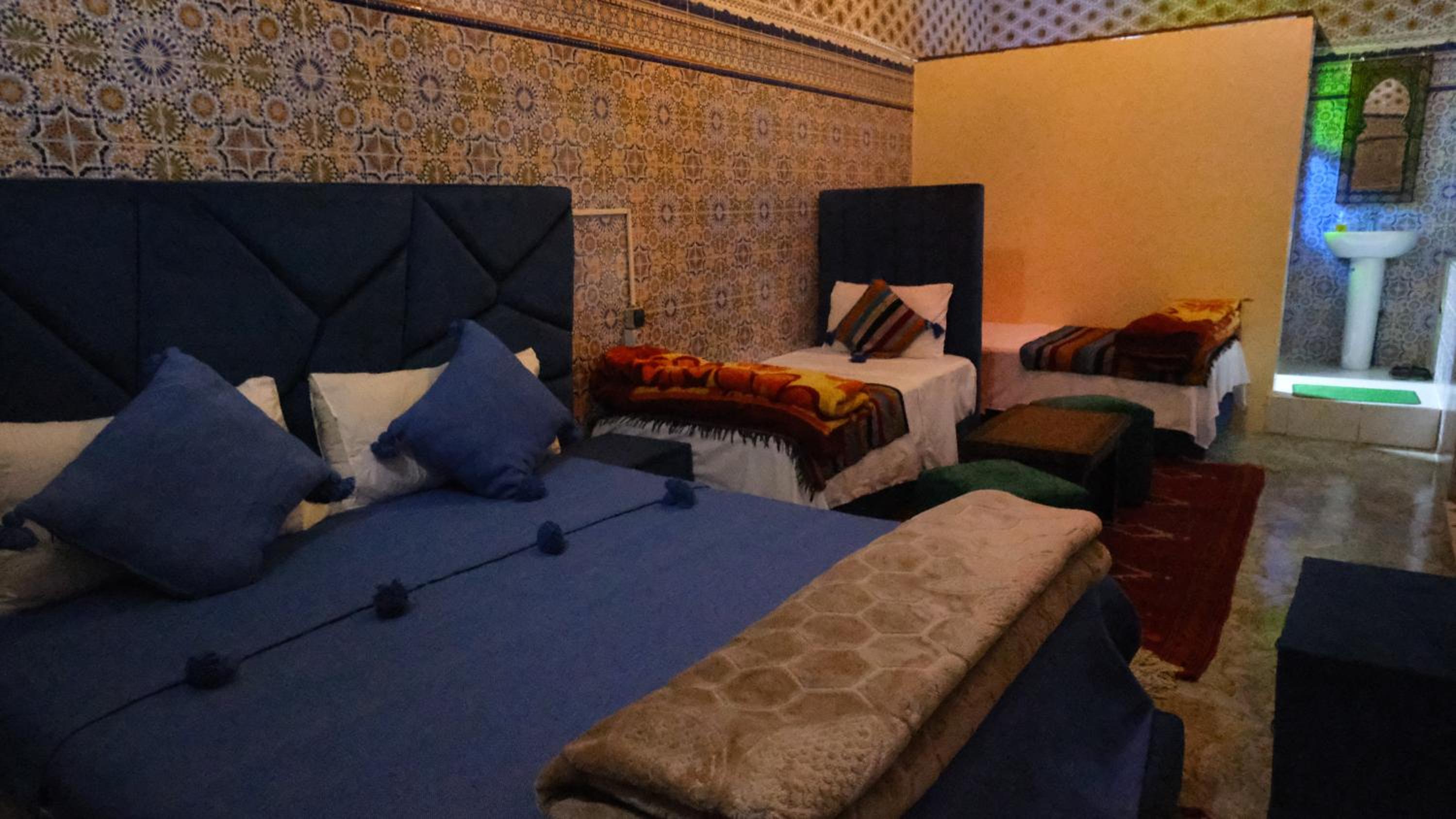 Family Room with Private Bathroom - Photo 3