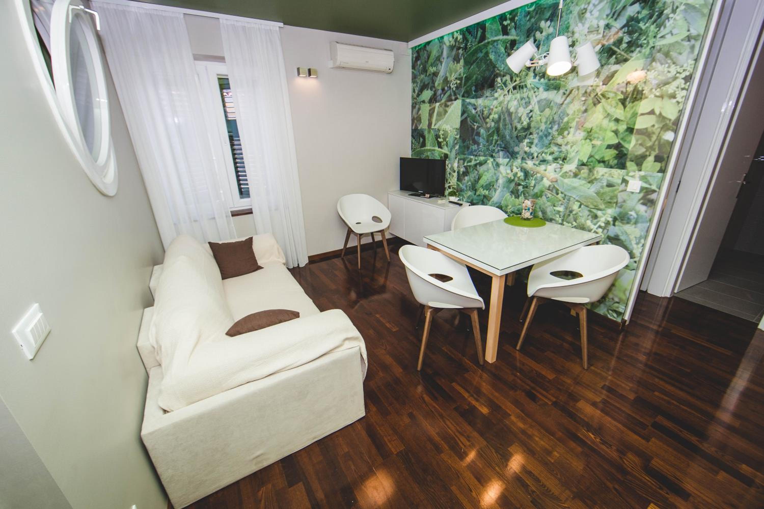 Deluxe Apartment