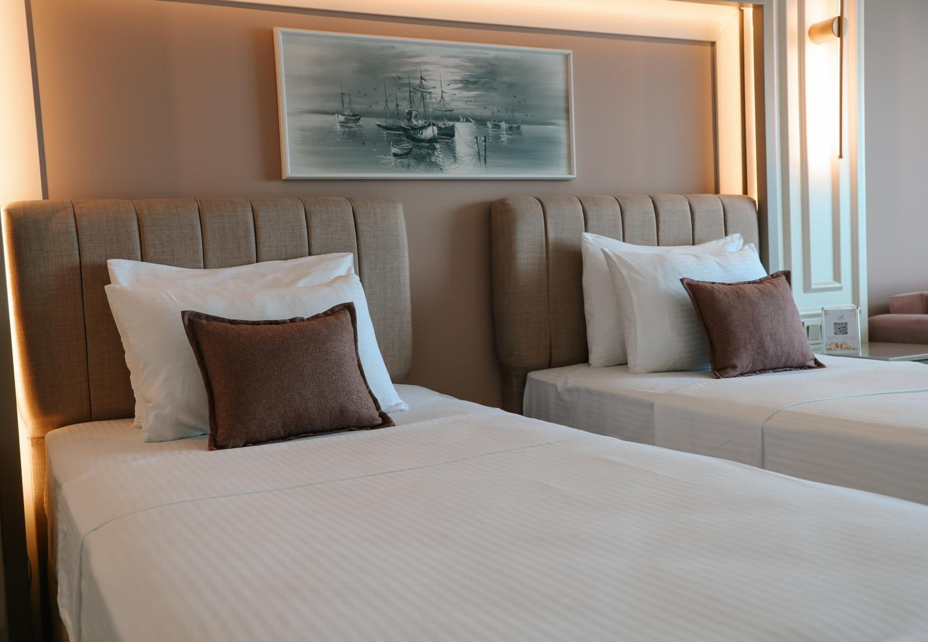 Deluxe Twin Room - Photo 2