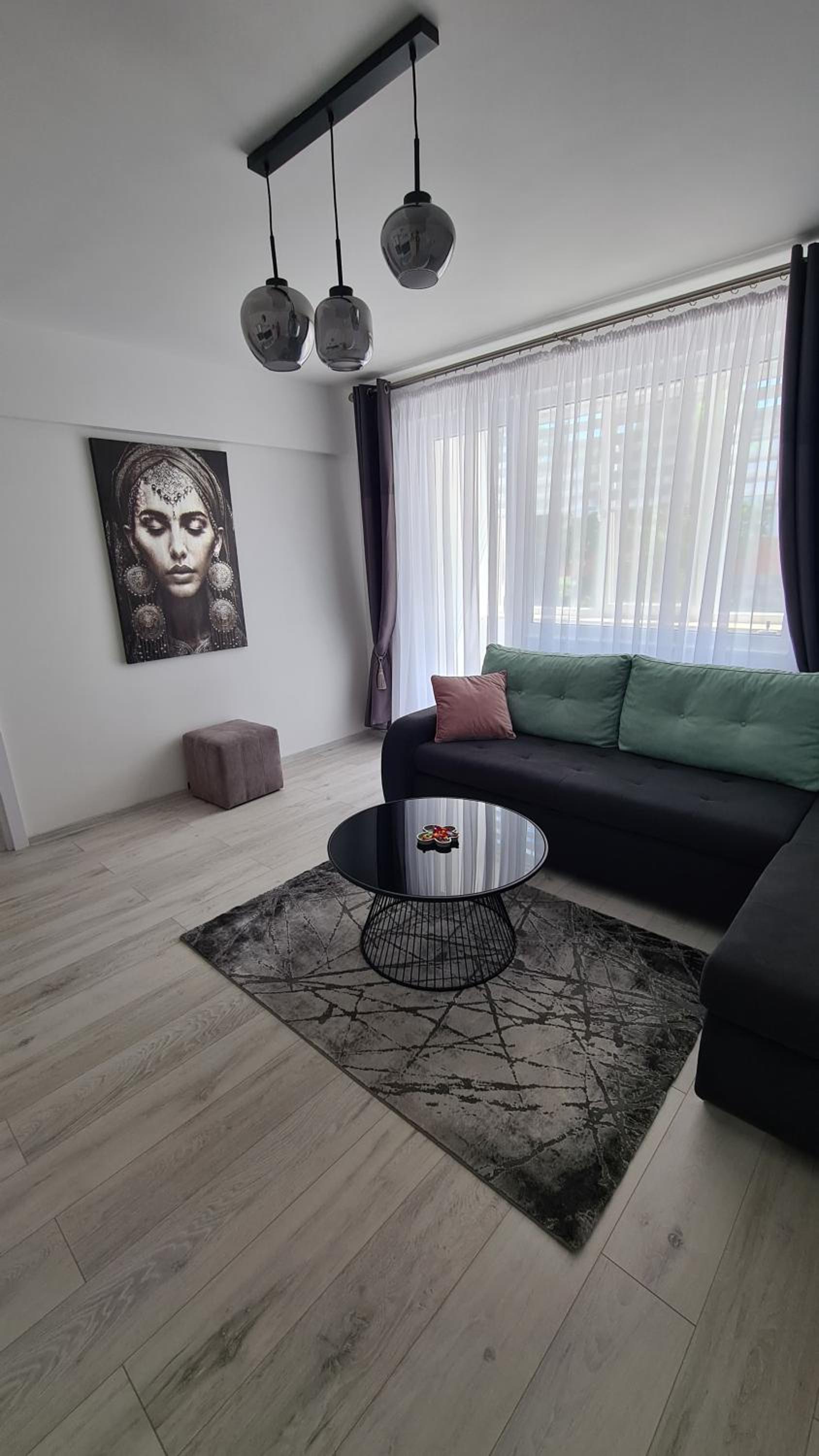 One-Bedroom Apartment photo 1