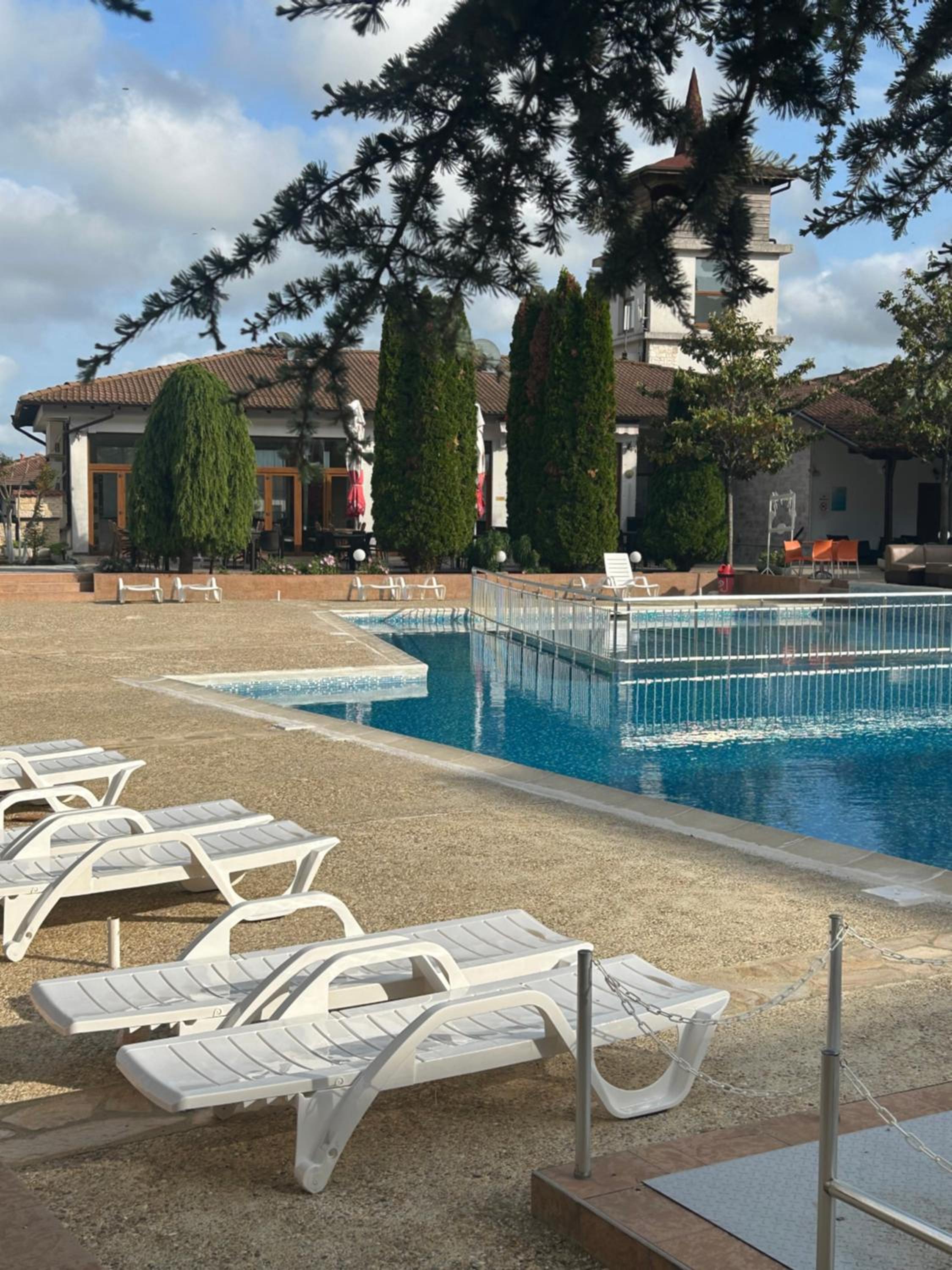 Studio With Pool View photo 3