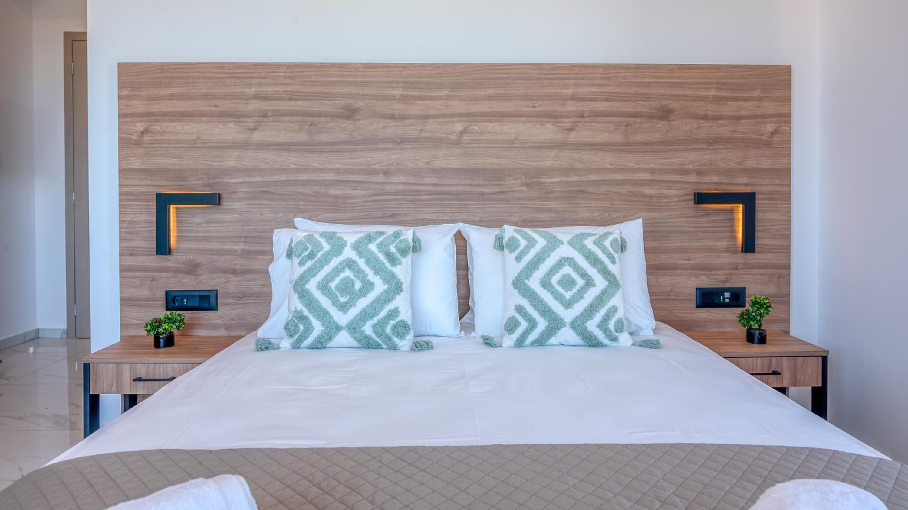 Deluxe Double Room with Balcony and Sea View