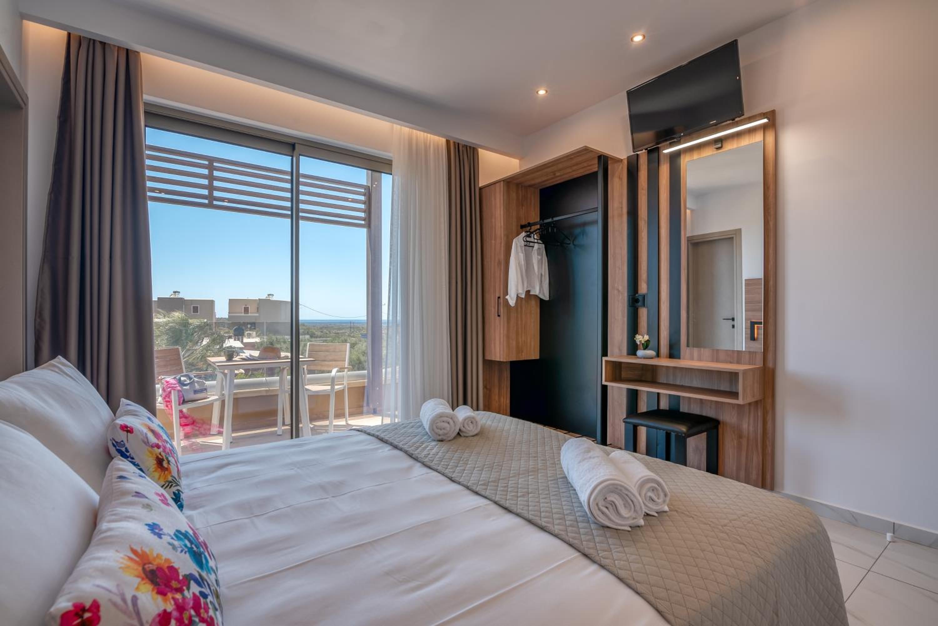 Deluxe Double Room with Balcony and Sea View