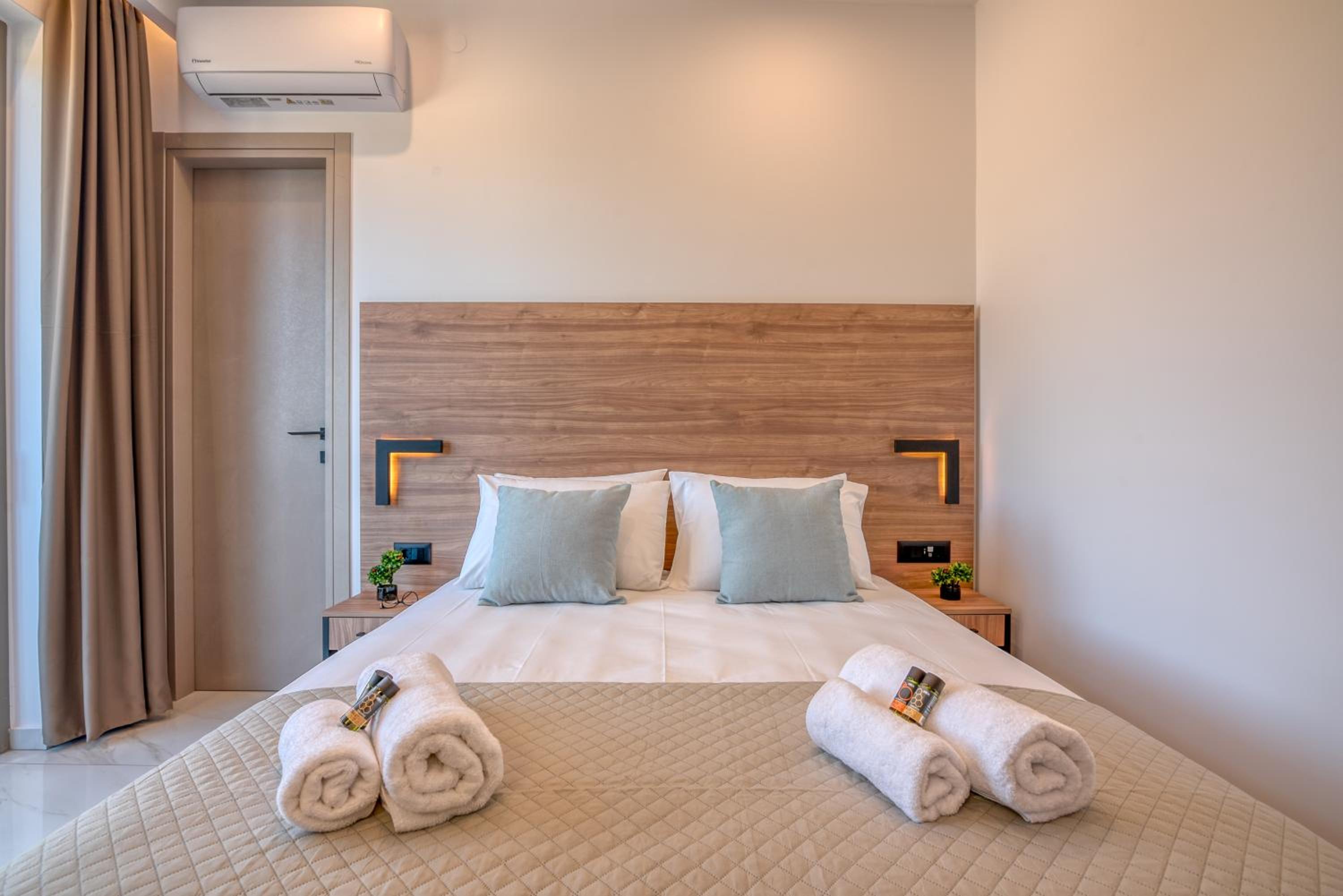 Deluxe Double Room with Balcony and Sea View